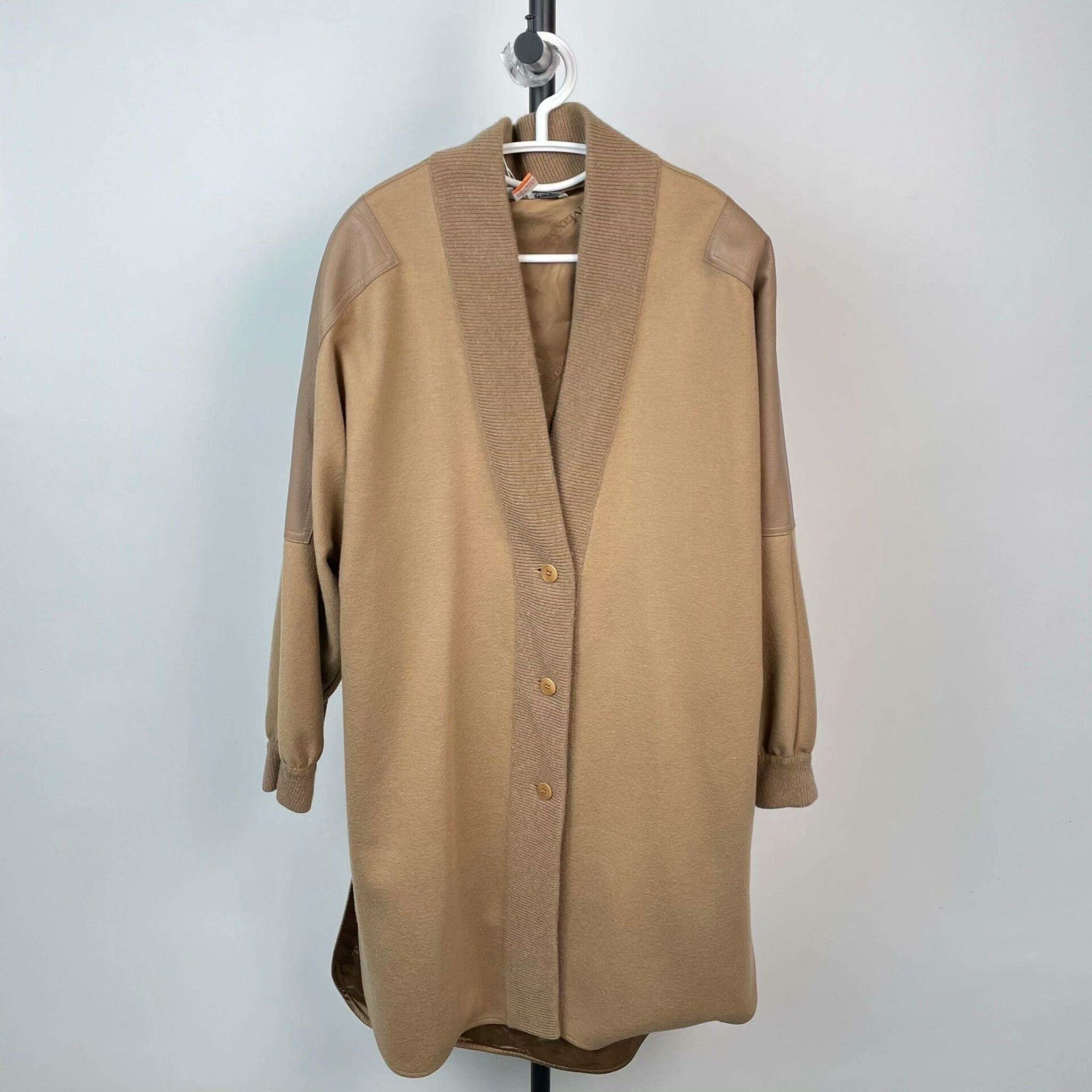 Max Mara Max Mara Wool Brown Coat L Women Size L / US 10 / IT 46 - 1 Thumbnail