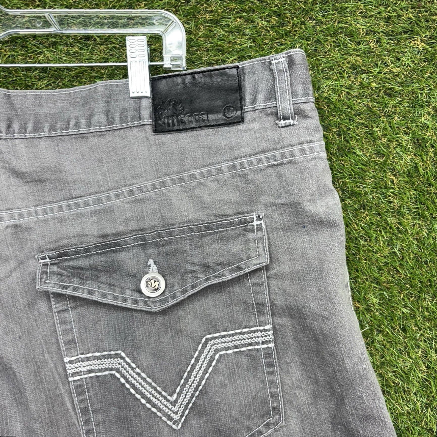 Vintage VINTAGE Mecca Cargo Shorts Mens 46 Gray Cotton Knit Cargo Pocket Pockets Zipper Button Outdoor Casual Comfortable 12in Inseam 46 Waist Regular Fit Men Size US 30 / EU 46 - 3 Thumbnail