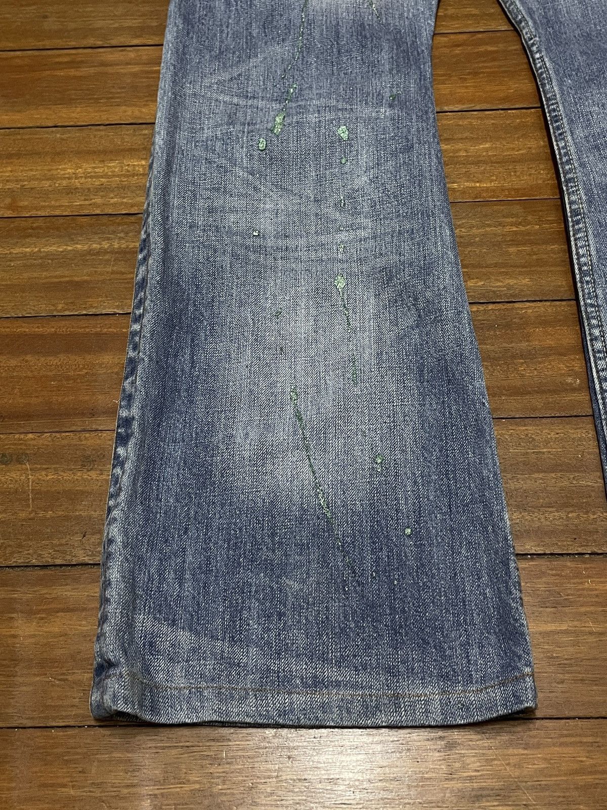 Le Grande Bleu (L.G.B.) Rare Vintage Japanese Brand Root Three Flared Jeans 1990s Size US 32 / EU 48 - 7 Thumbnail