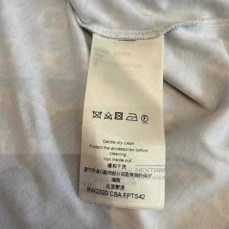 Louis Vuitton Louis Vuitton Round neck full logo short sleeve Size US M / EU 48-50 / 2 - 8 Thumbnail