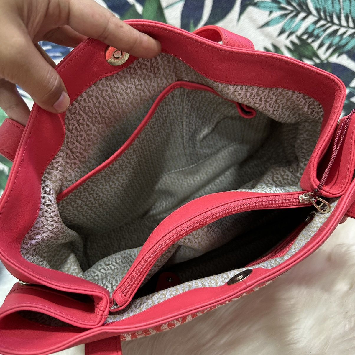 Aigner Authentic AIGNER Monogram Handbag Size ONE SIZE - 11 Thumbnail