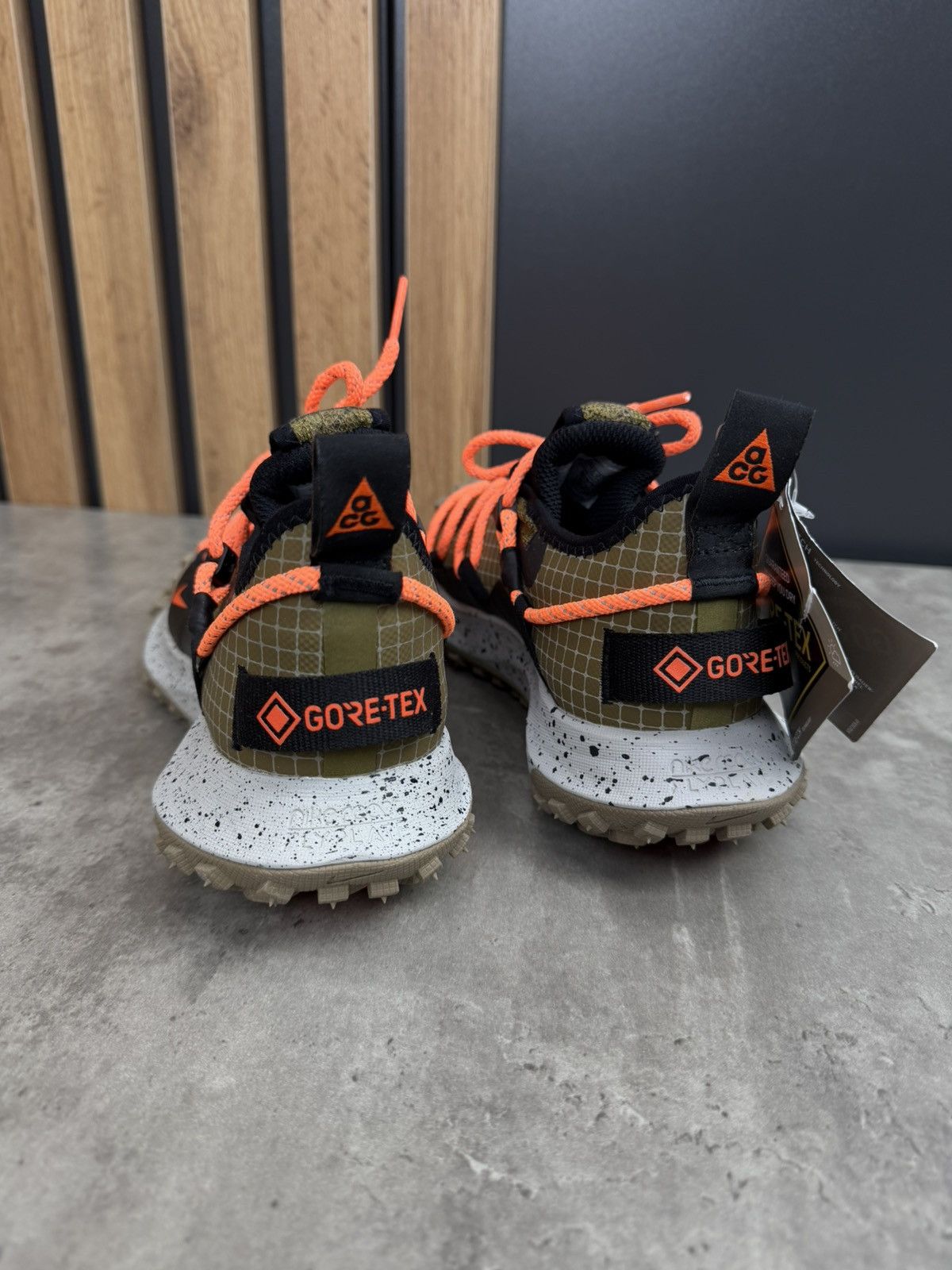 Nike ACG Nike ACG Mountain Fly Low Gore-Tex Olive Size 36 Size US 6 / IT 36 - 4 Thumbnail