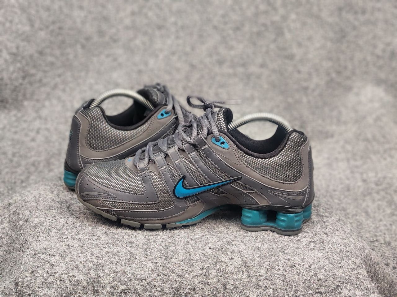 Nike Vintage Nike Shox NZ Cool Grey Cyber Y2K Style Sneakers Size US 7 / IT 37 - 18 Thumbnail