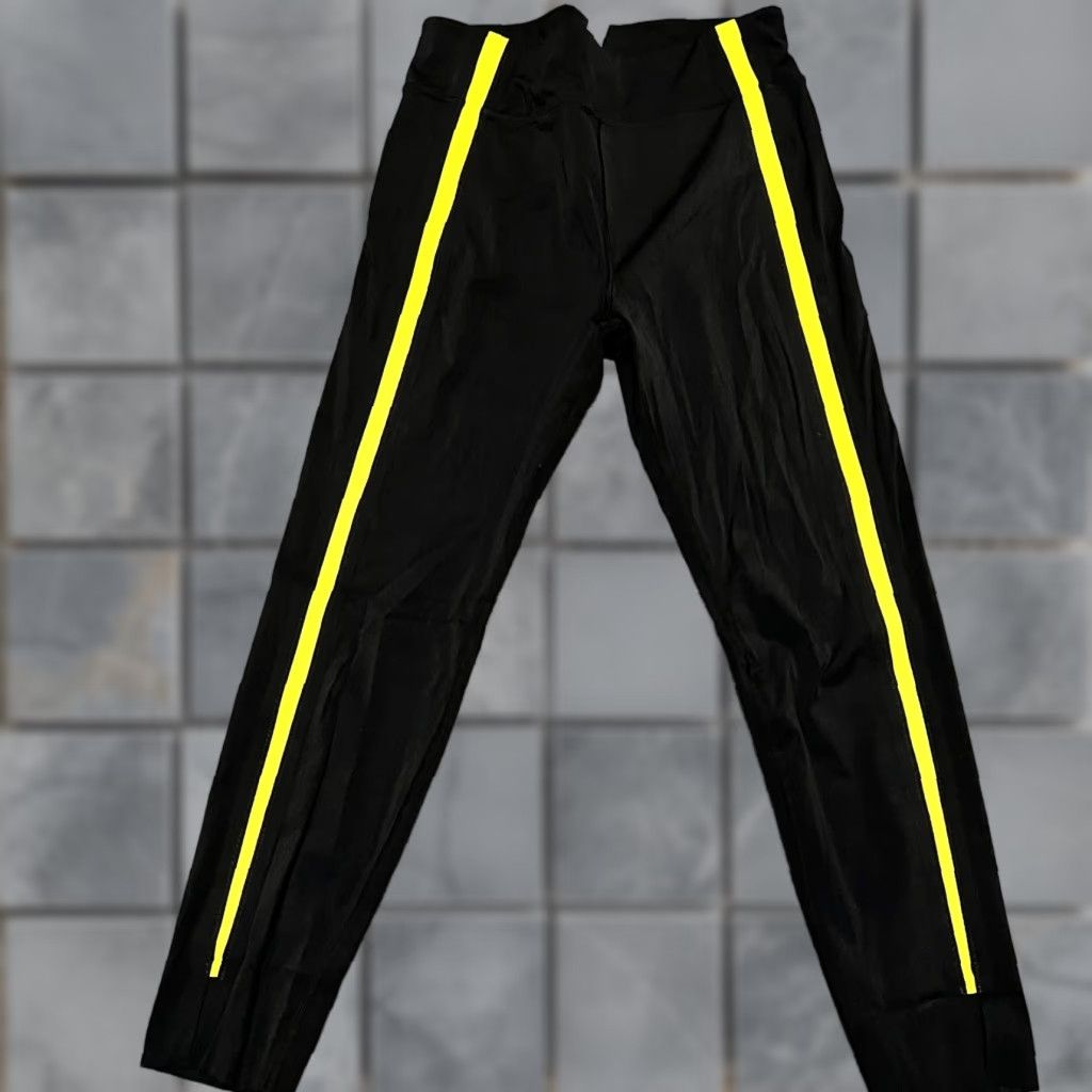 Vintage Zyia Active Leggings Cropped Women 12 Black Yellow Side Stripe High Rise Pants Size 34" / US 12 / IT 48 - 1 Thumbnail