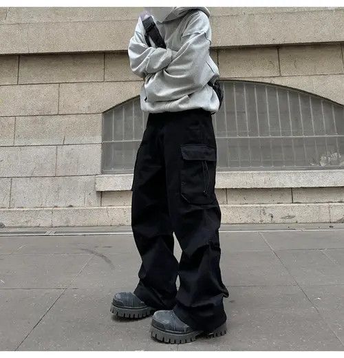 VIBE Stylish Black Cargo Pants with Utility Pockets Size US 32 / EU 48 - 1 Thumbnail
