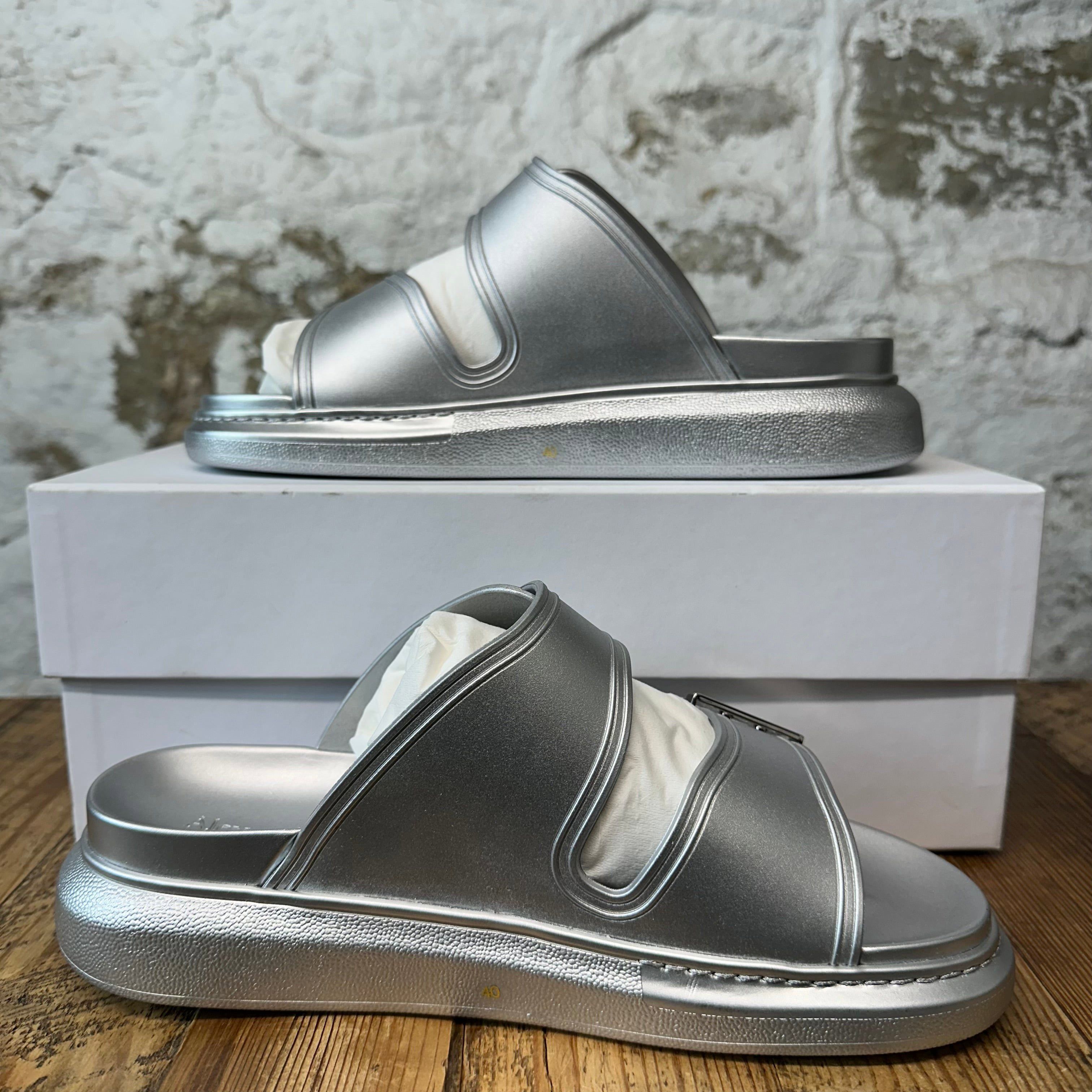 Alexander McQueen Alexander McQueen Silver Hybrid Slide Sz 7 (40) DS Size US 7 / EU 40 - 2 Thumbnail