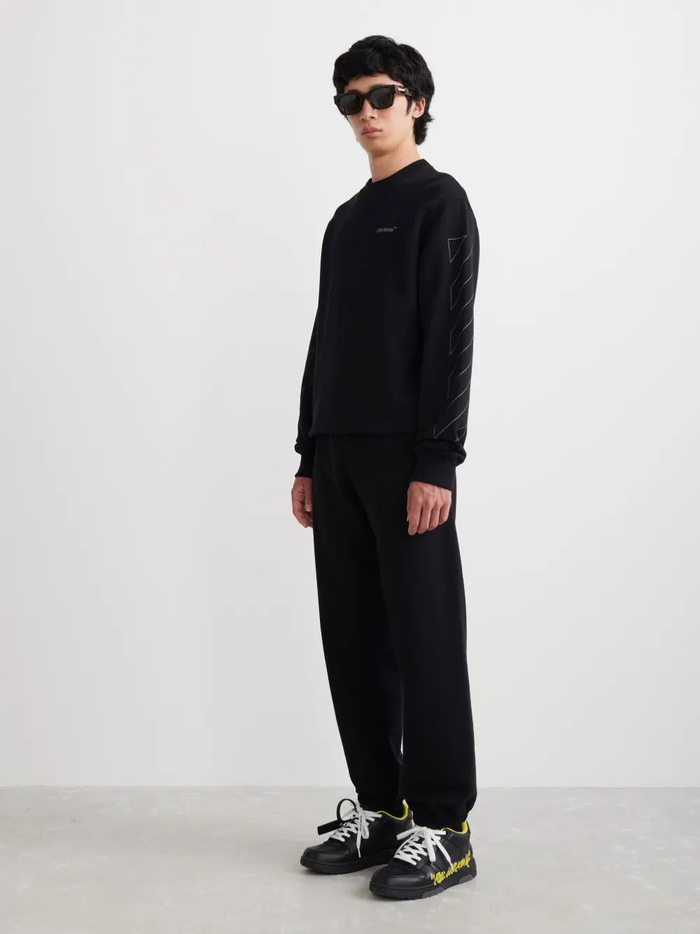 Off-White o1gr1nt0425 Diag Outline Shorten Sweatpant in Black Size US 32 / EU 48 - 3 Thumbnail