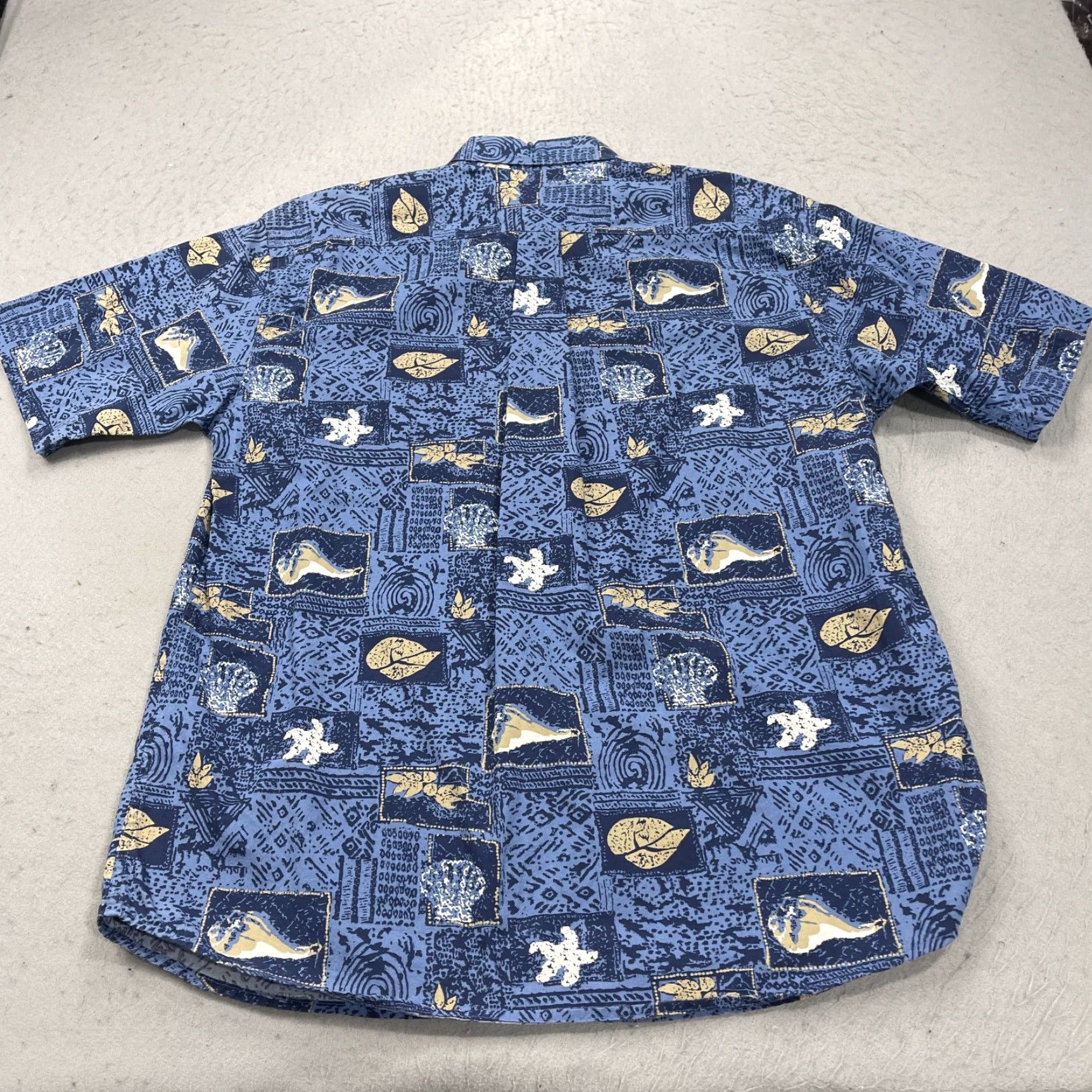 Disney VINTAGE Disney Shirt Mens Large Blue Sea Shell Mickey Mouse Cruise Hawaiian 90s Size US L / EU 52-54 / 3 - 6 Thumbnail