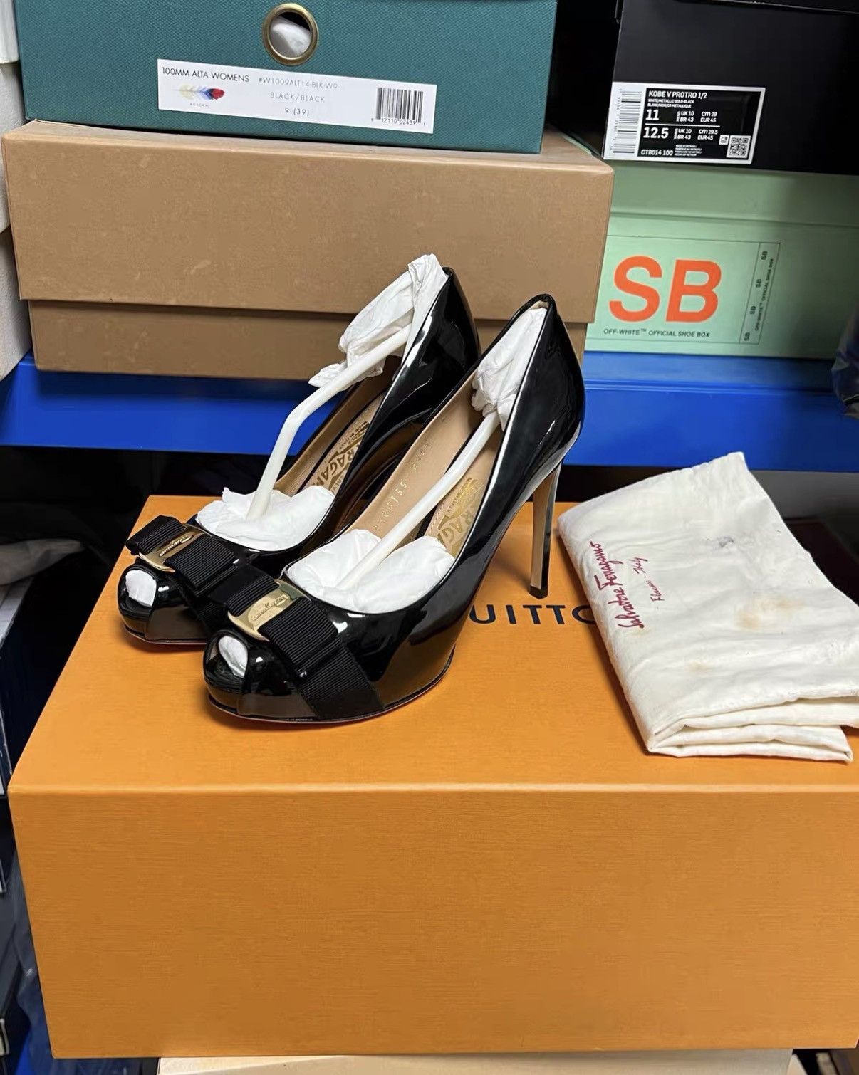 Salvatore Ferragamo Salvatore Ferragamo Bow High Heels J42 Size US 6.5 / IT 36.5 - 1 Thumbnail