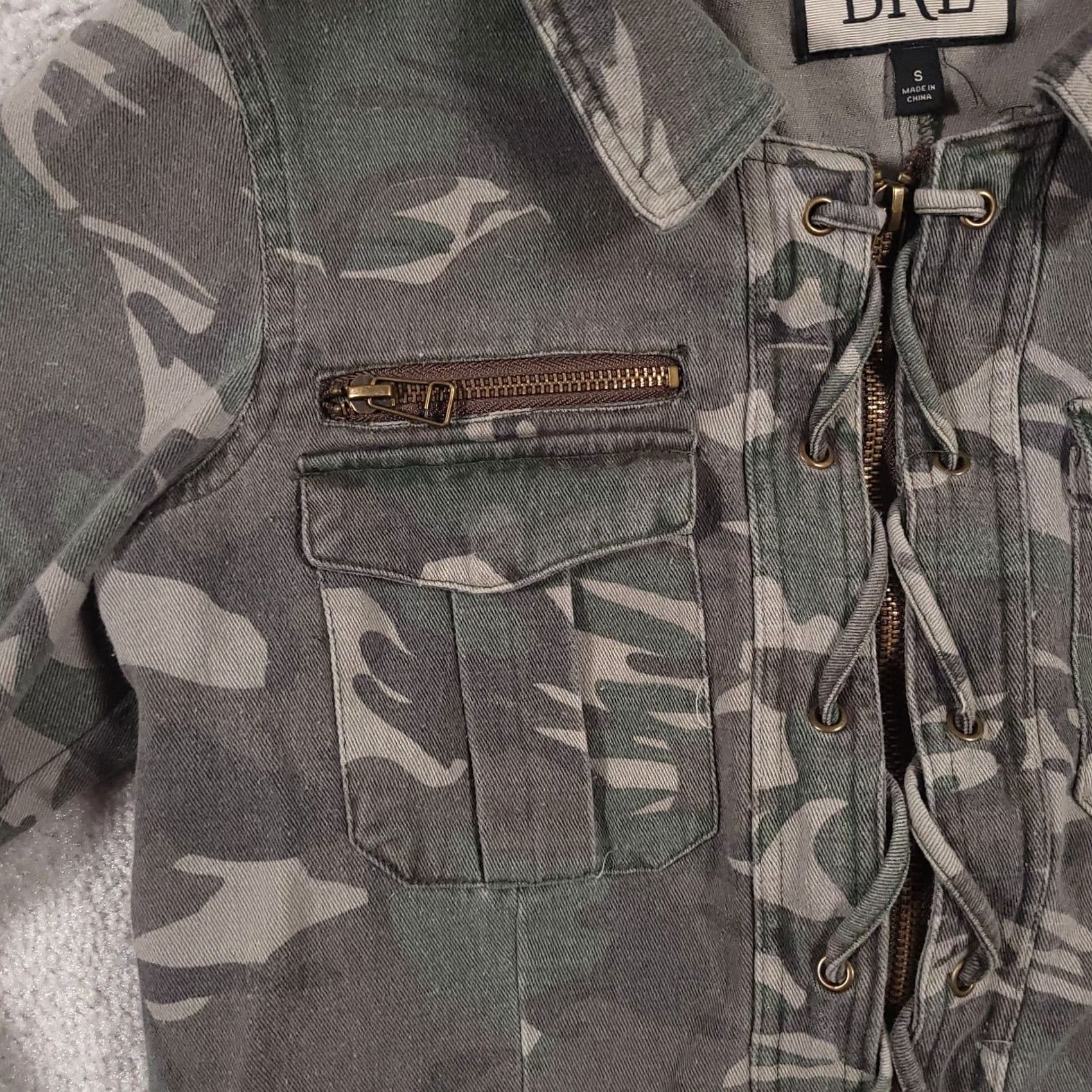 Vintage VINTAGE Buckle Camo Full Zip Casual Jacket Women Small Pockets Military Collared Size S / US 4 / IT 40 - 4 Thumbnail