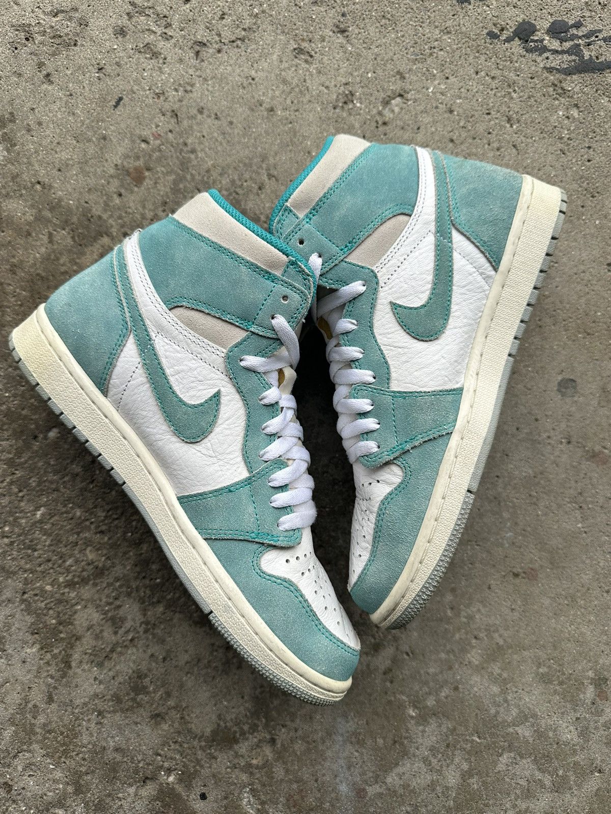 Jordan Brand Nike Air Jordan 1 Retro High OG Turbo Green size 8 Size US 8 / EU 41 - 2 Thumbnail