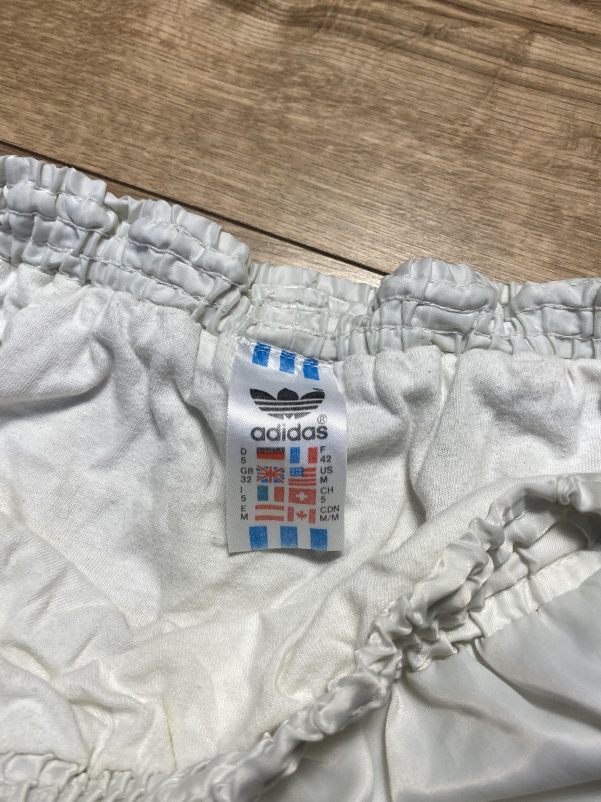 Adidas VINTAGE ADIDAS SHORTS FOOTBALL SOCCER MENS SPRINTER Sz M Size US 32 / EU 48 - 4 Thumbnail