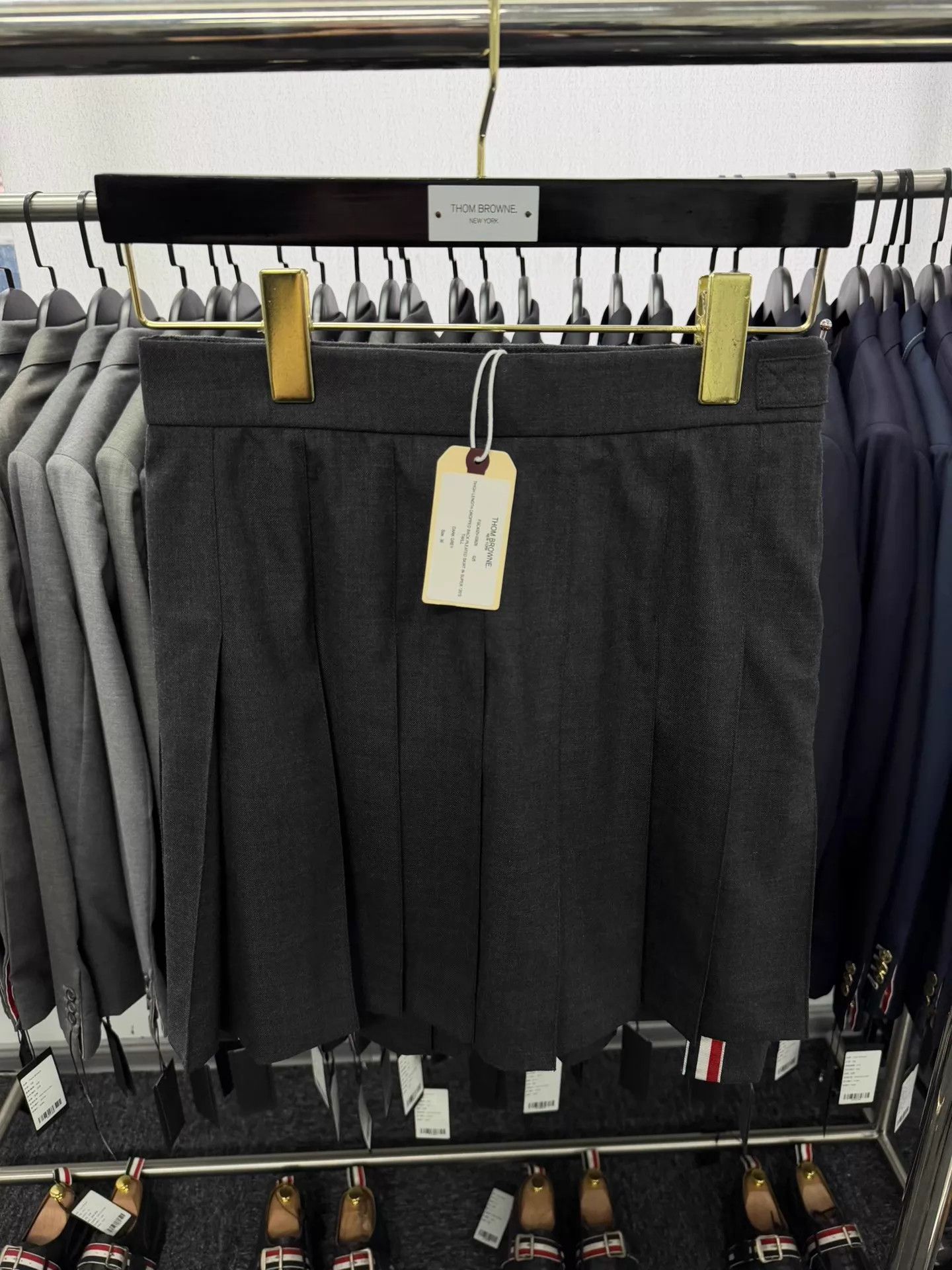 Thom Browne Thom Browne Women's Charcoal Pleated Skirt Size 36 Size 25" / US 0 / IT 36 - 1 Thumbnail