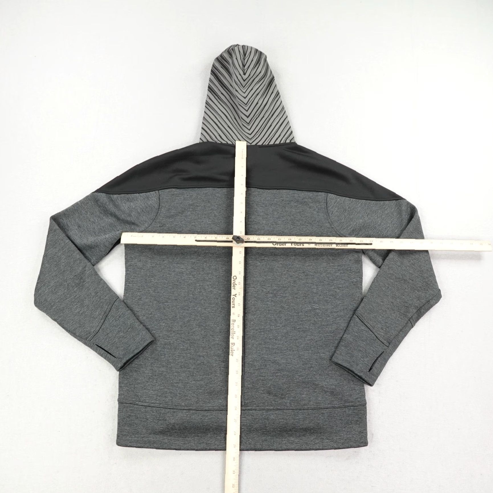 Oakley VINTAGE Oakley Hoodie Mens Large Gray Black Pullover Zip Pockets Logo Knit Sweatshirt Outdoor Athletic Mens Size US L / EU 52-54 / 3 - 4 Thumbnail