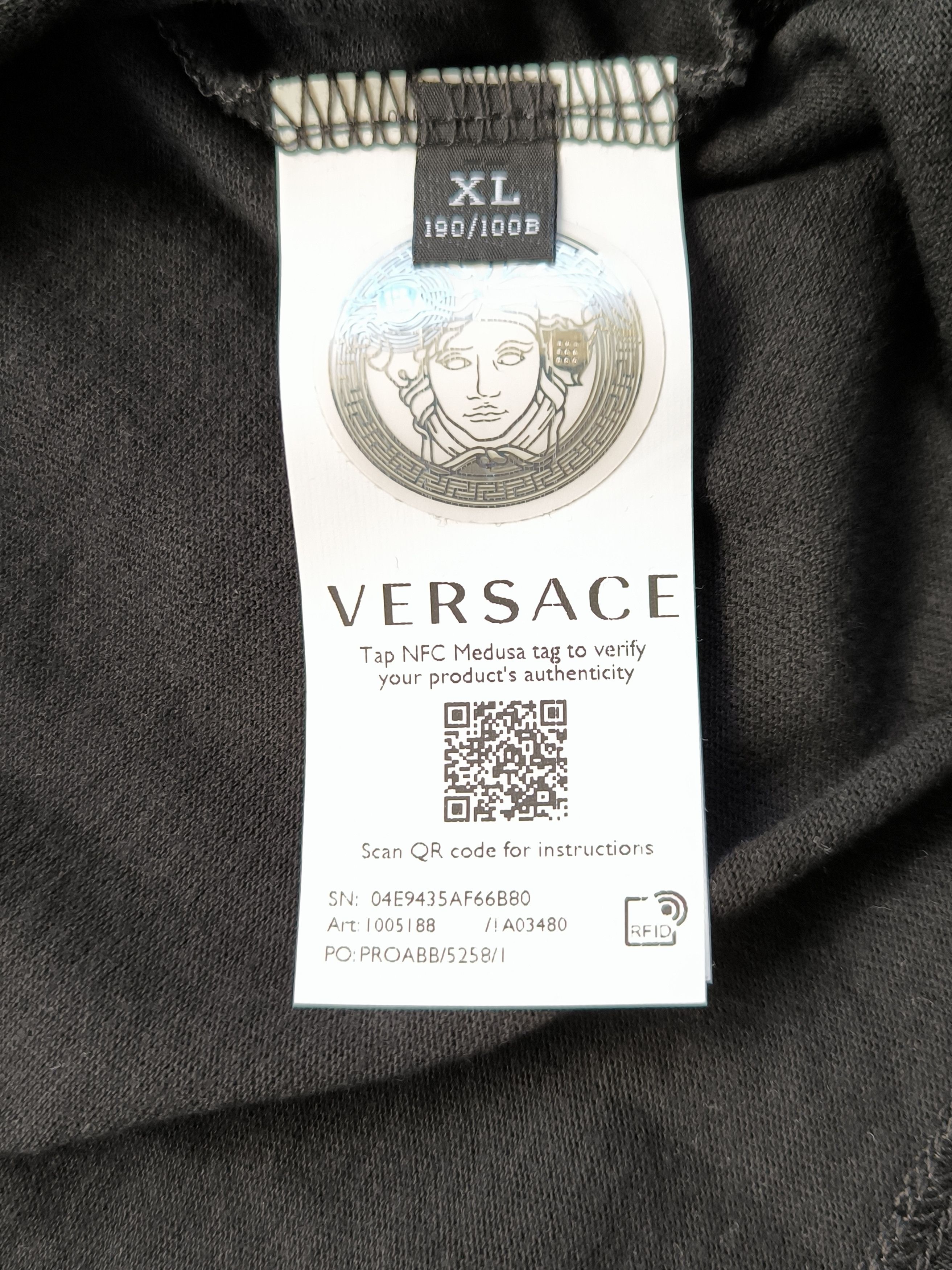 Versace Versace Milano Crest Graphic T-Shirt Black XL Worn Once Size US XL / EU 56 / 4 - 5 Thumbnail