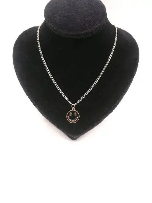 Jewelry Smiley Face Pendant Necklace Chain Size ONE SIZE - 1 Thumbnail