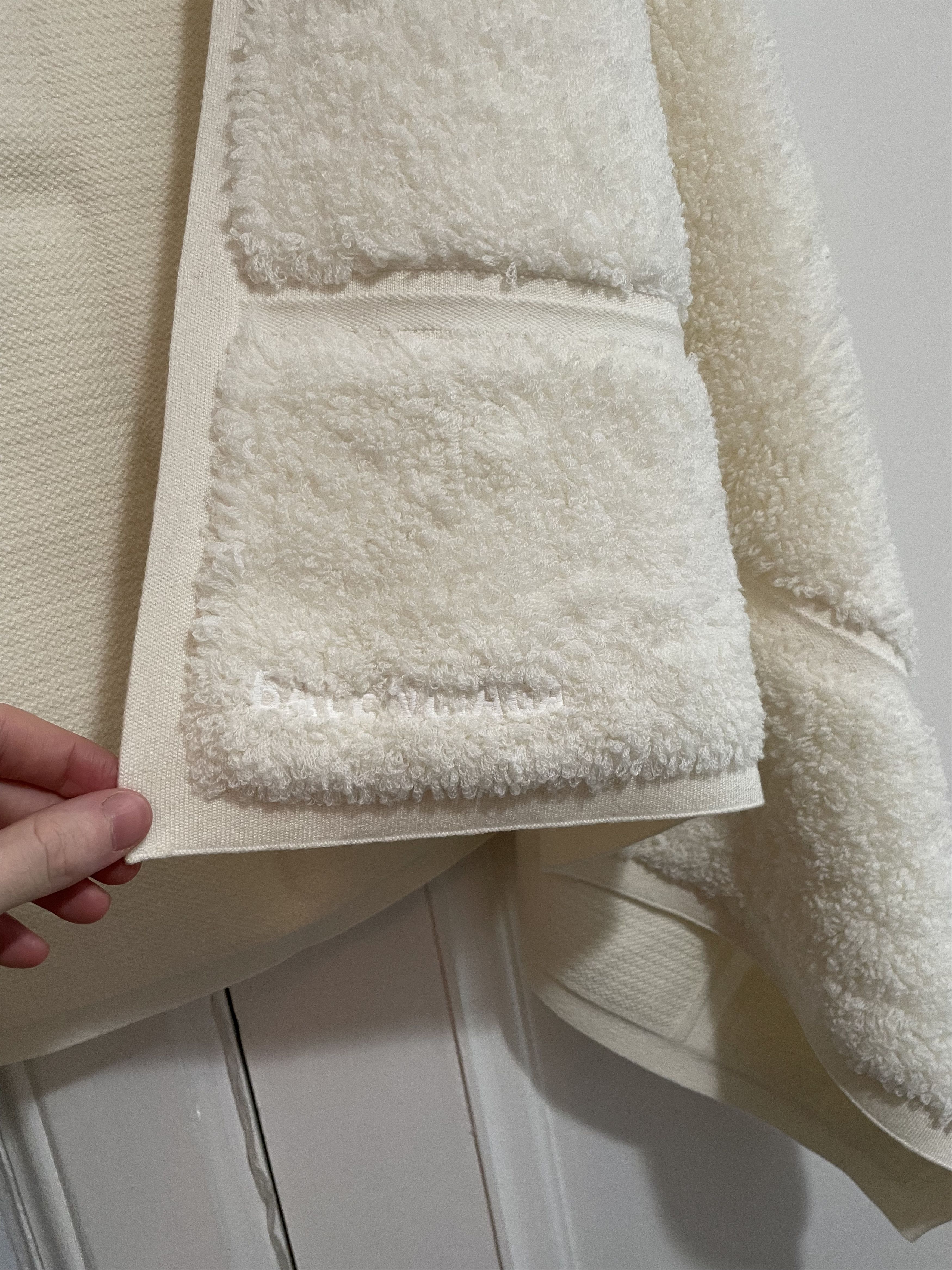 Balenciaga New Winter 22 Wool Towel Shawl Size ONE SIZE - 4 Thumbnail