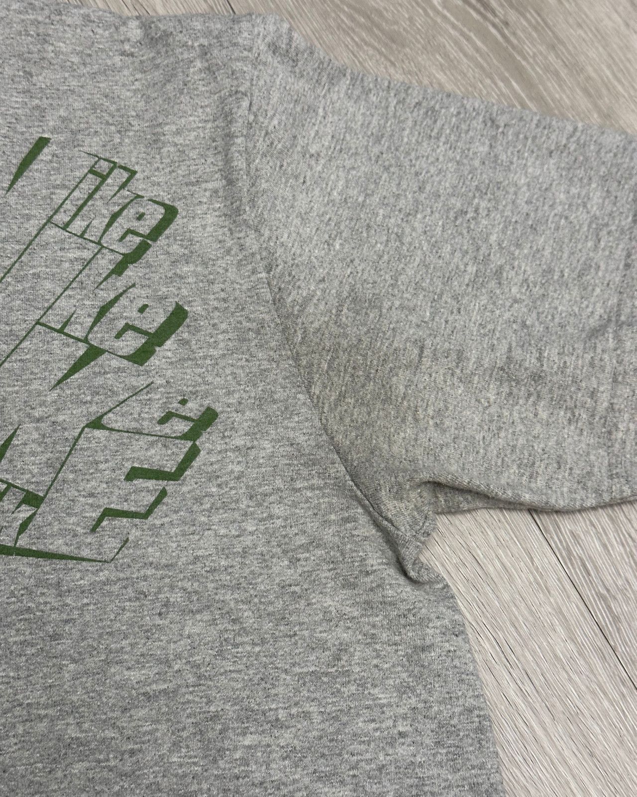 Nike Vintage Y2K Nike Embroidered Swoosh Gray T-Shirt Size Medium Size US M / EU 48-50 / 2 - 7 Thumbnail