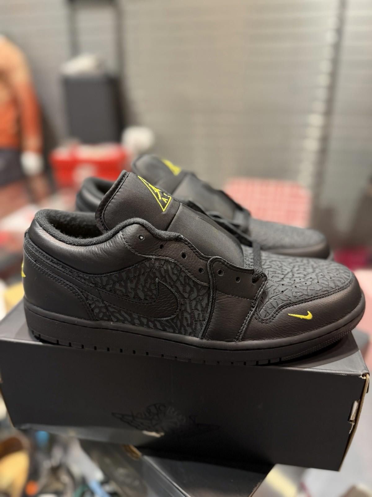 Jordan Brand Nike Air Jordan 1 Low SE "Black/Anthracite/Tour Yellow" 13 Size US 13 / EU 46 - 3 Thumbnail