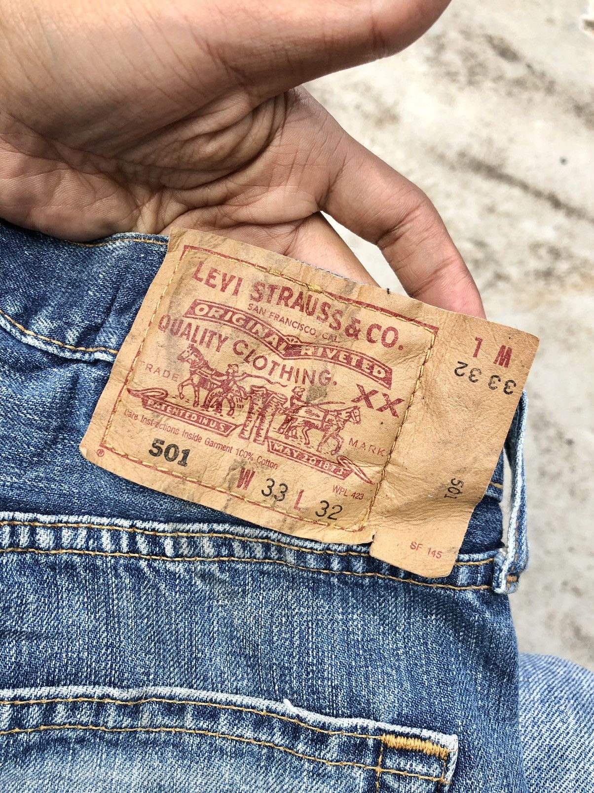 Levi's VINTAGE LEVIS 501 DISTRESSED JEANS Size US 33 - 5 Thumbnail