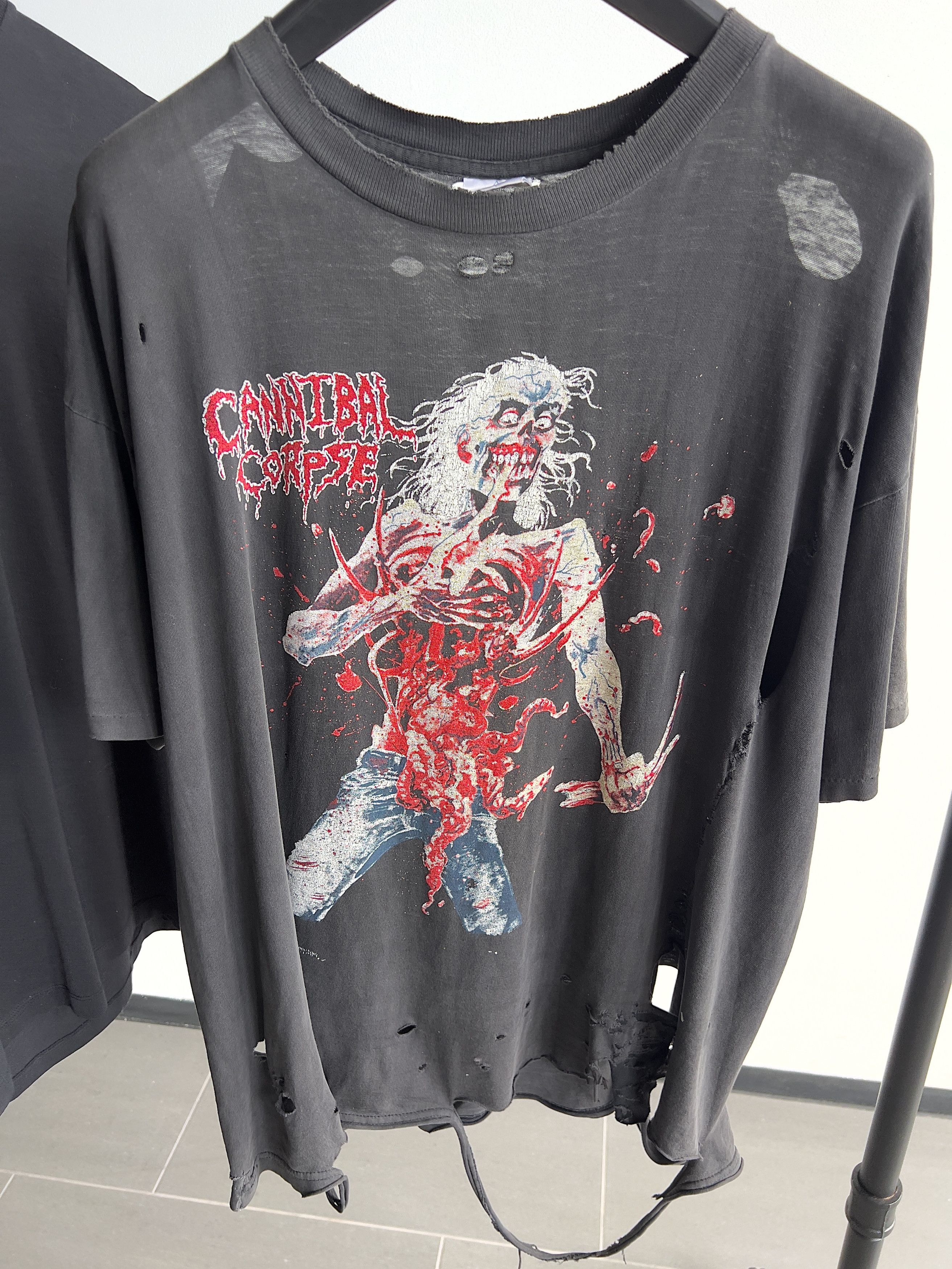 Band Tees Vintage Perfectly Thrashed Cannibal Corpse 90s Band Tee Size US XL / EU 56 / 4 - 5 Thumbnail