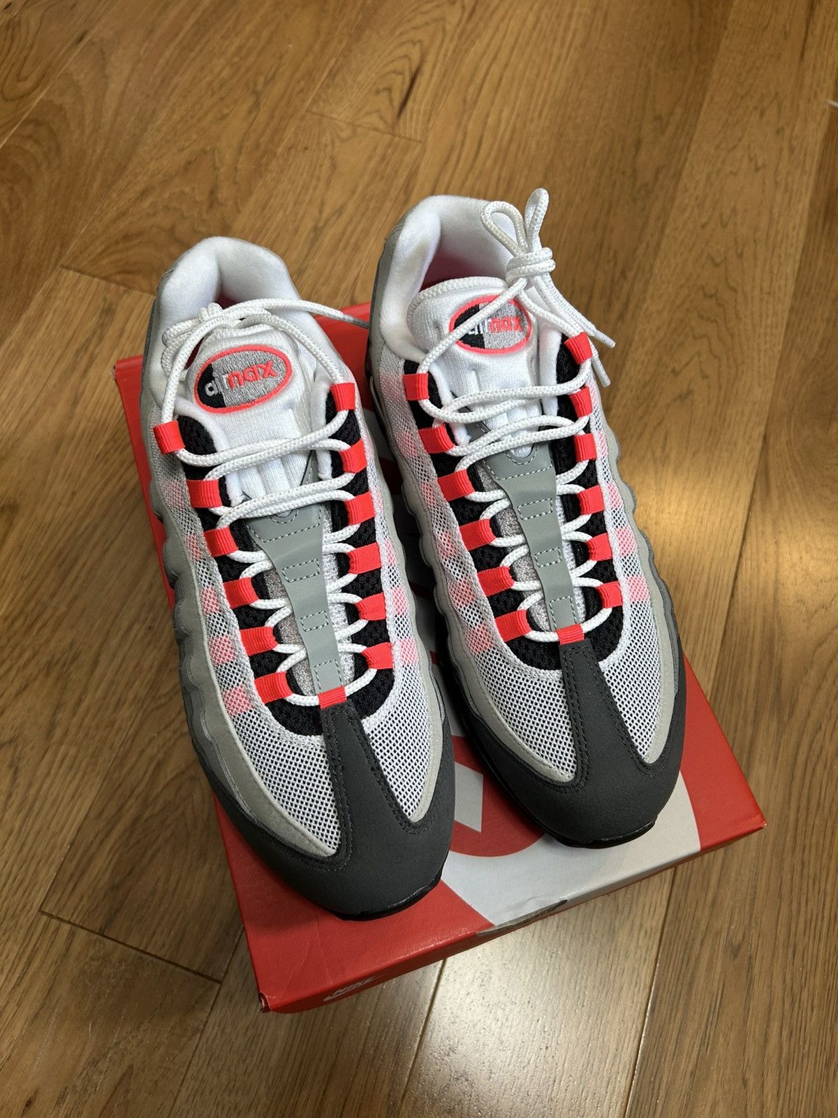 Nike Nike Air Max 95 Solar Red Size US 9.5 / EU 42-43 - 2 Thumbnail