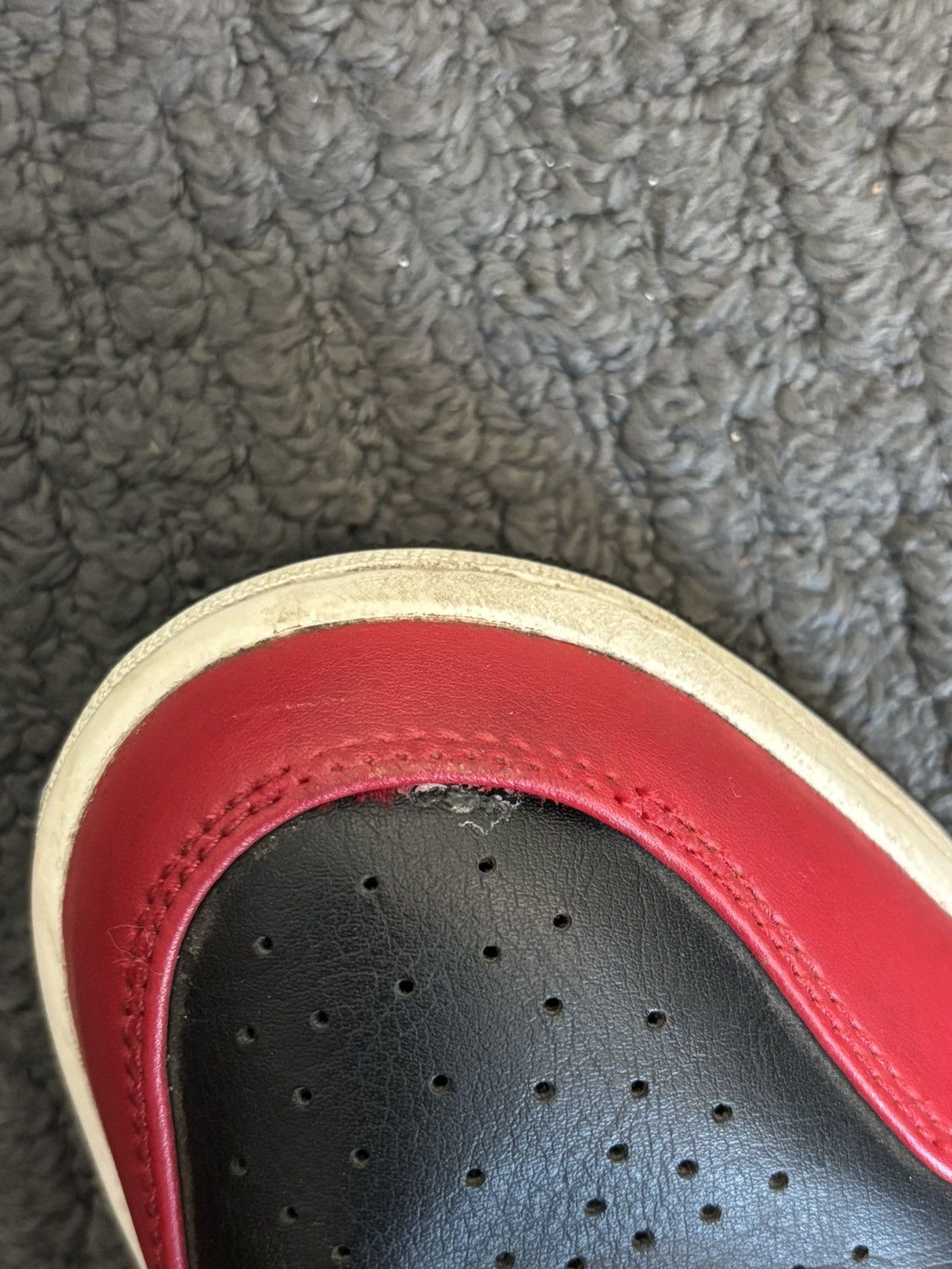 Jordan Brand × Nike Air Jordan 1 Mid Chicago Black Toe Size US 9 / EU 42 - 8 Thumbnail