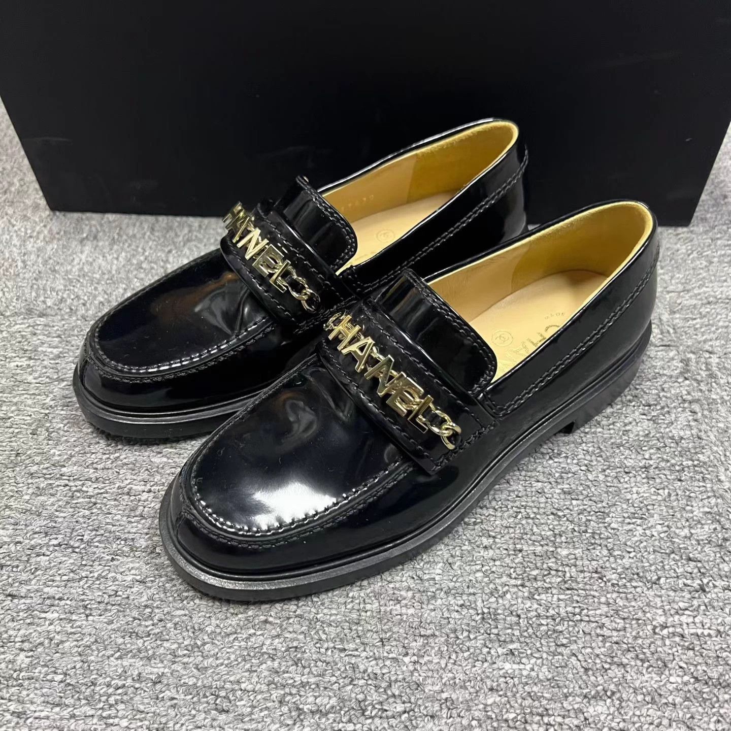 Chanel Chanel Women's Black Patent Calfskin Leather Flats Size US 4 / IT 34 - 2 Thumbnail