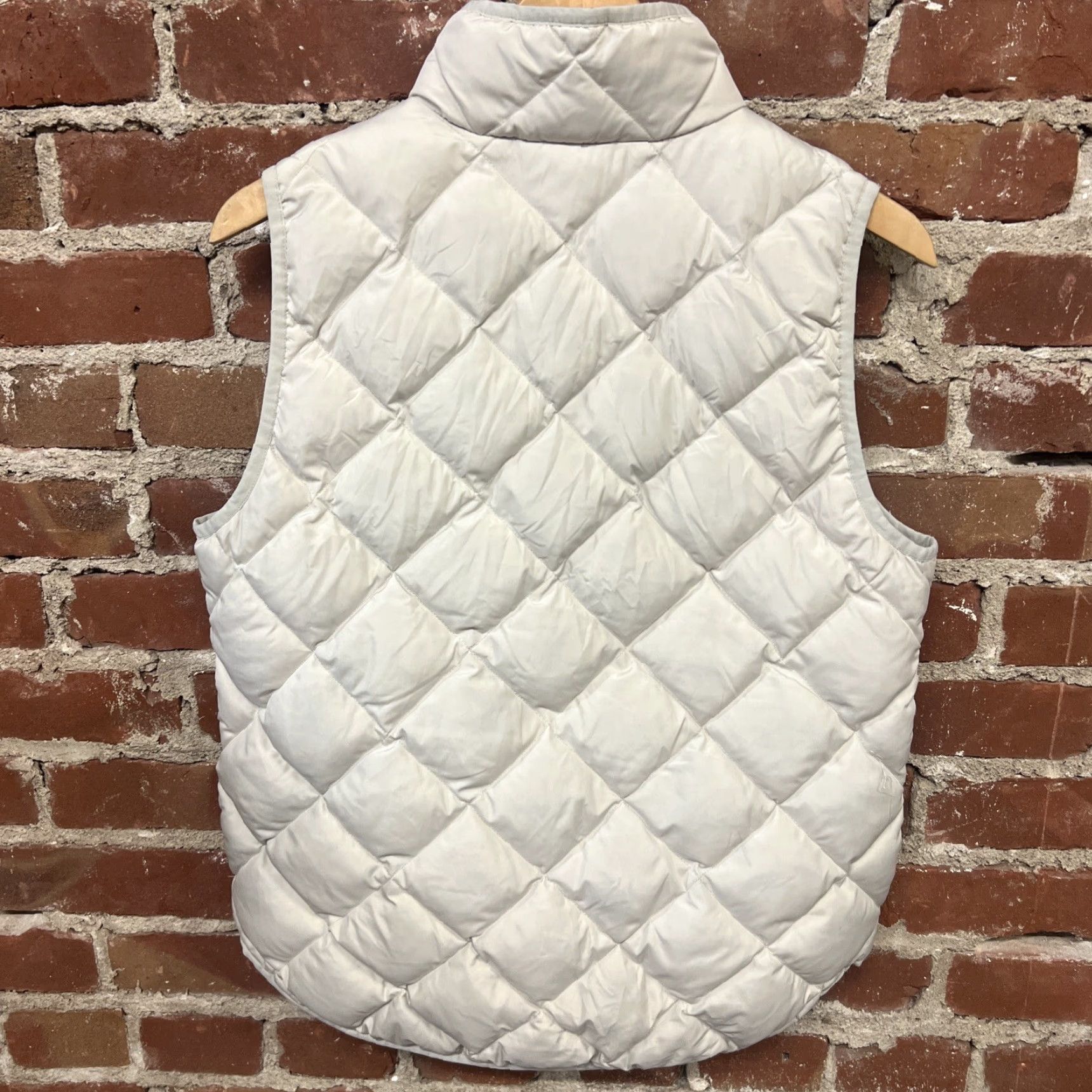 J.Crew J.CREW Vest Quilted Down Excursion - Lightweight BeIGe Size M EUC - Beige - Zip Pocket - Women - 21” Pit to Pit - 26” Length Size M / US 6-8 / IT 42-44 - 3 Thumbnail