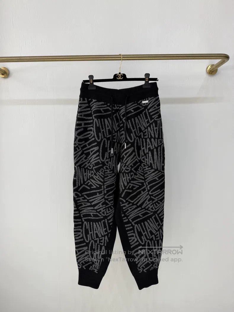 Chanel Chanel 21N black cashmere ski letter trousers Size 26" / US 2 / IT 38 - 1 Thumbnail