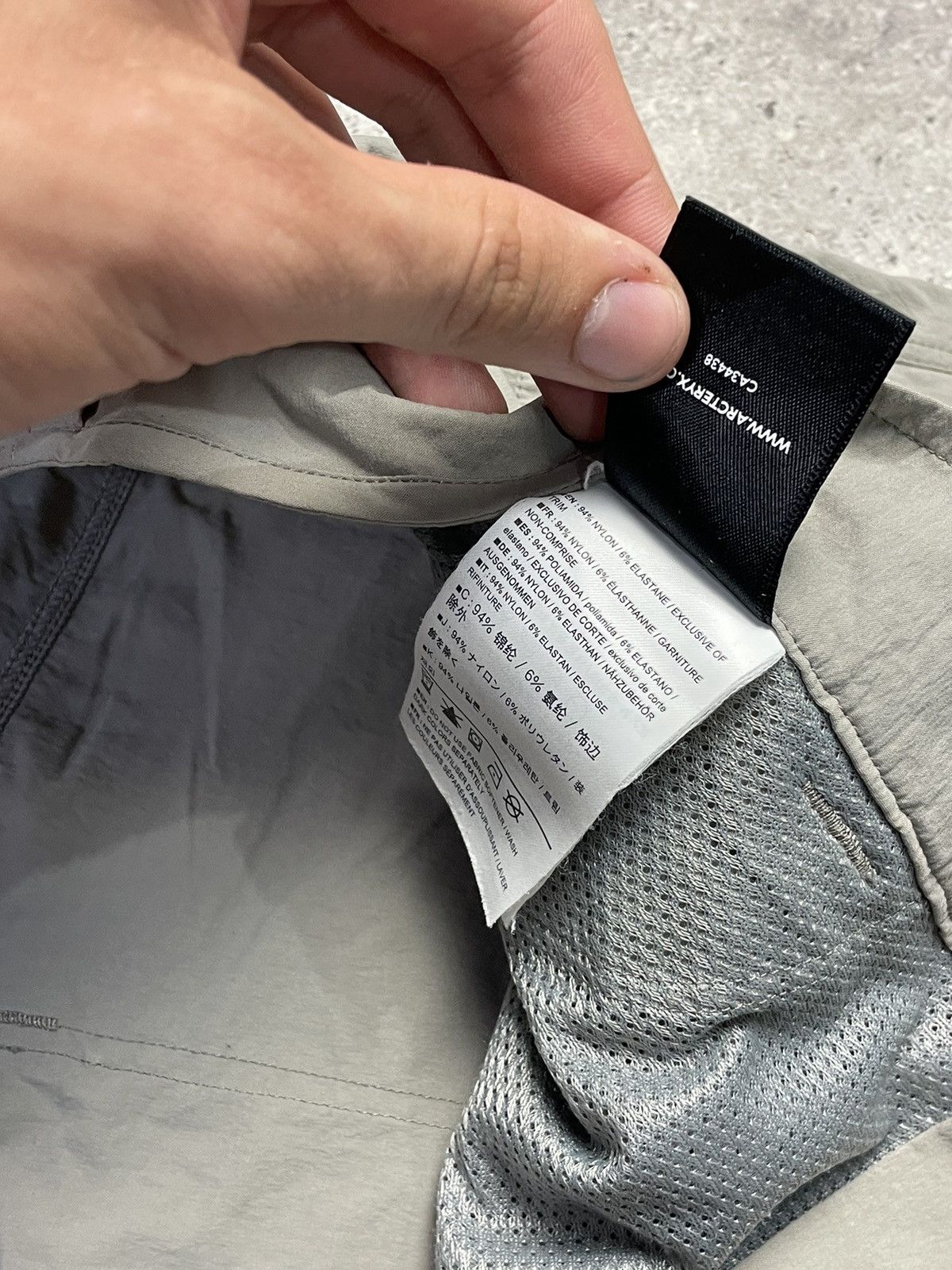 Arc'teryx Vintage Y2K Arcteryx Cargo Shorts Size US 32 / EU 48 - 7 Thumbnail