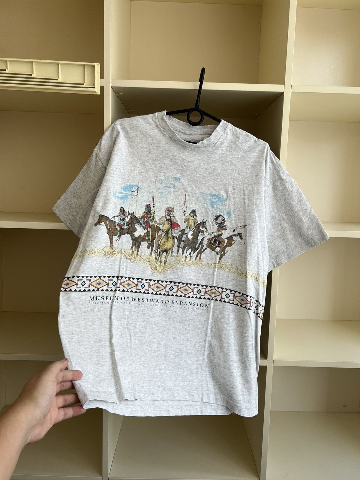 Vintage Vintage 90s St. Louis Native American T-Shirt Museum Size XL Size US XL / EU 56 / 4 - 11 Thumbnail