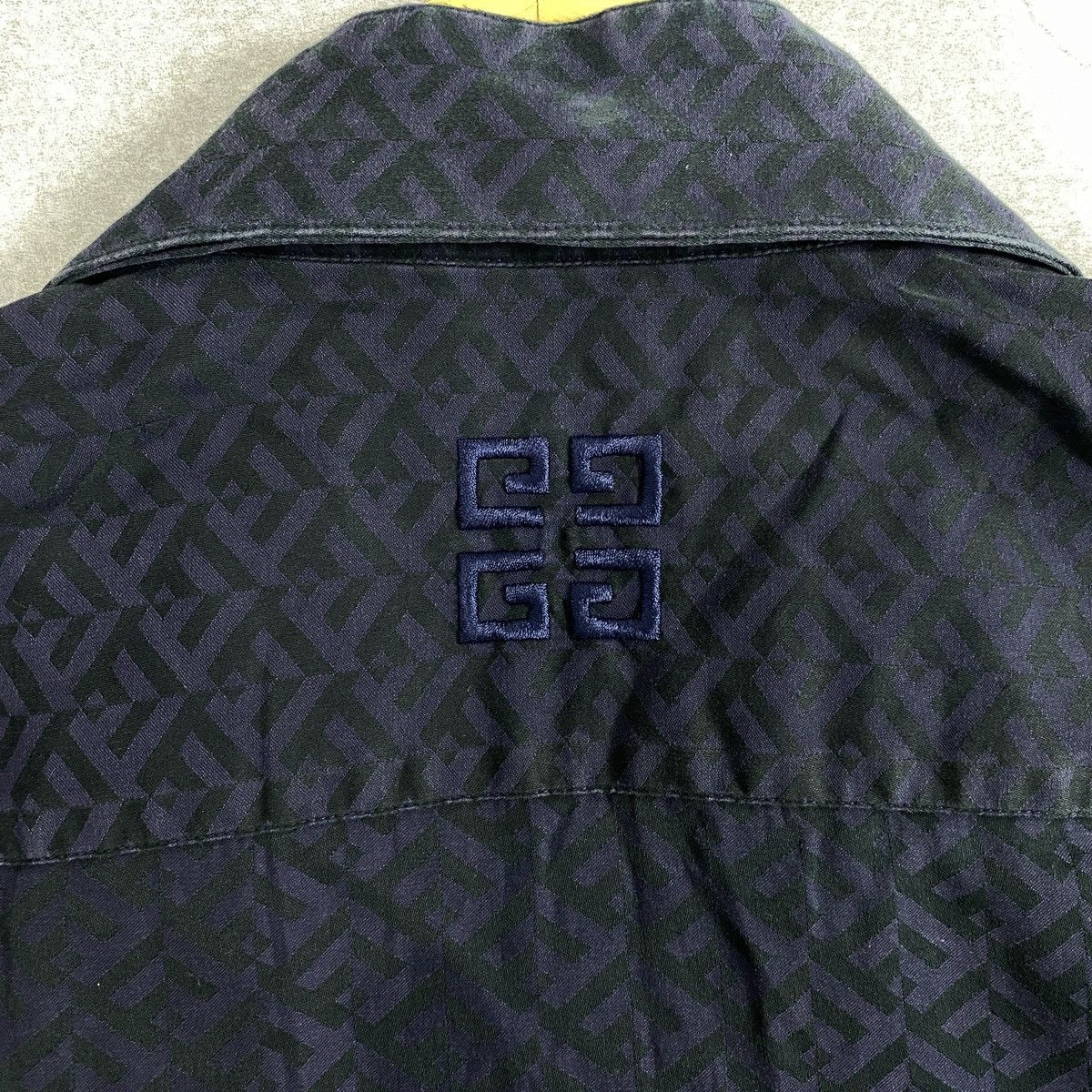 Givenchy Vintage Givenchy Monogram Patern Double Collar Shirt Size US XXS / EU 40 - 16 Thumbnail