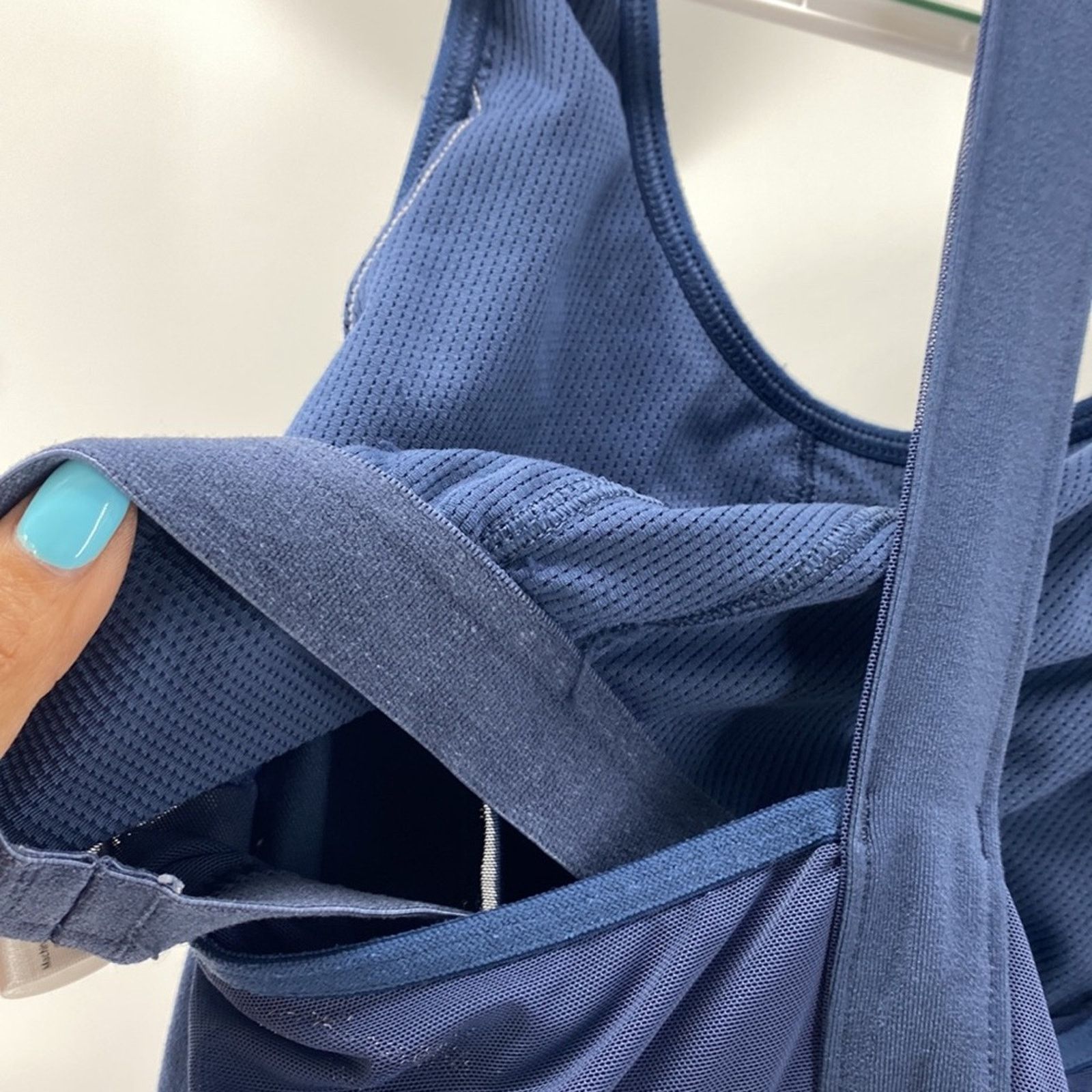 Athleta Athleta Stunner t strap athletic shelf bra tank Top sz S Size S / US 4 / IT 40 - 6 Thumbnail