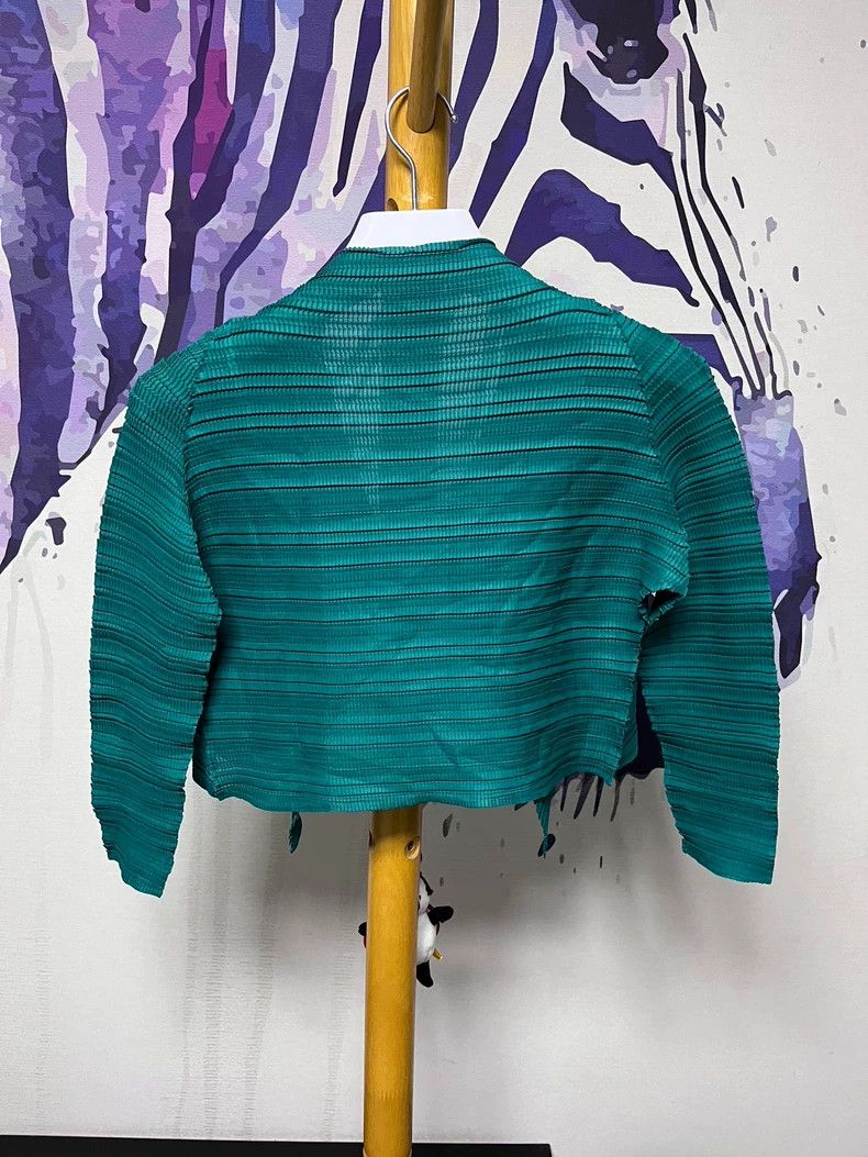 Issey Miyake issey miyake size:2 Bubble-pleated cardigan Size XXS / US 00 / IT 34 - 2 Thumbnail