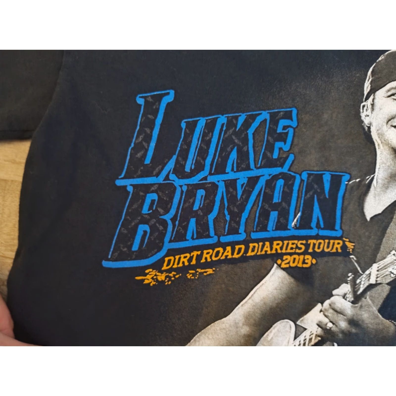 Gildan VINTAGE Luke Bryan Concert Shirt Dirt Road Diaries Tour 2013 Double-Sided Short Sleeve Sz S Black Womens T-Shirt Size S / US 4 / IT 40 - 5 Thumbnail