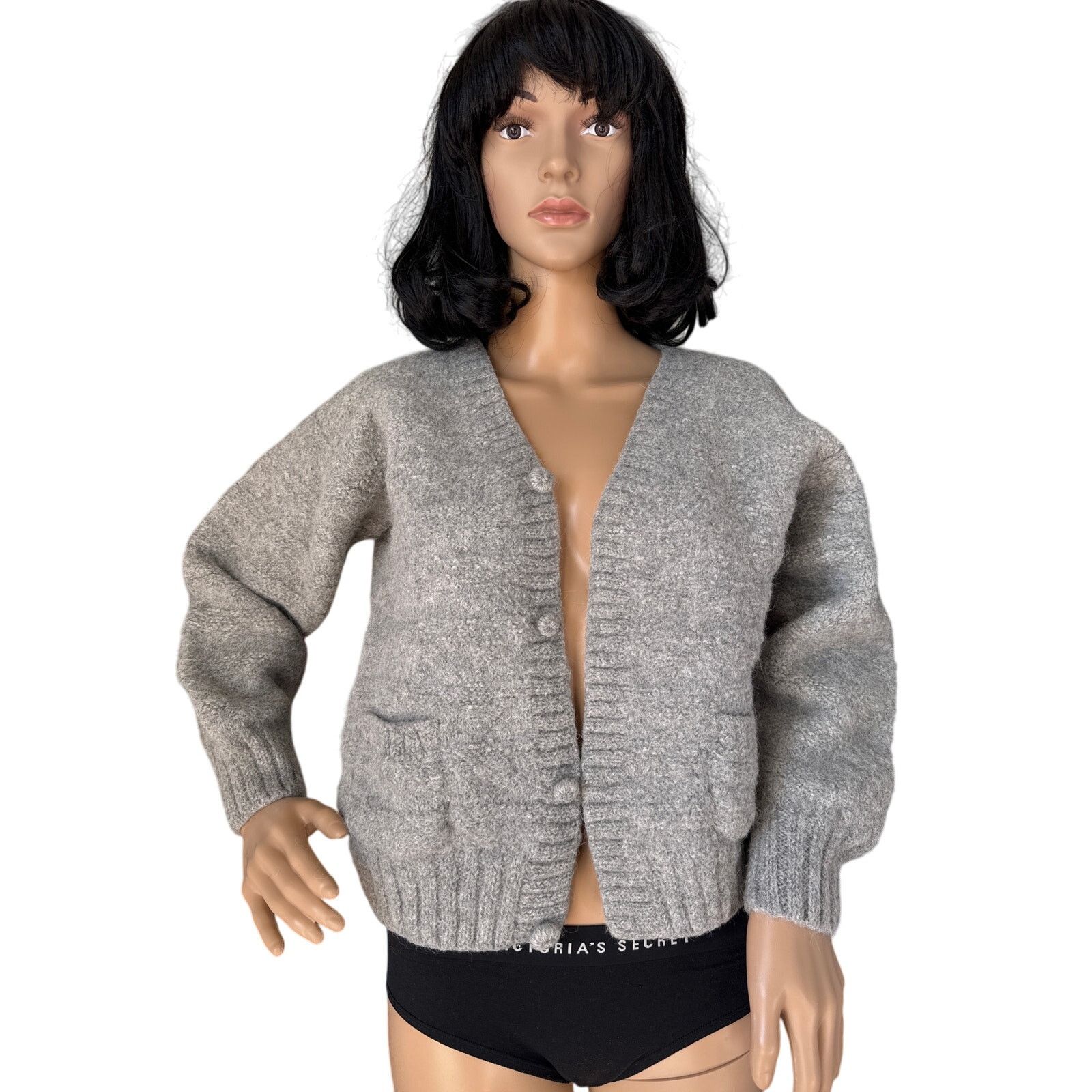 Vintage Peruvian Alpaca V neck Sweater gray faux button down pockets Size M / US 6-8 / IT 42-44 - 1 Thumbnail