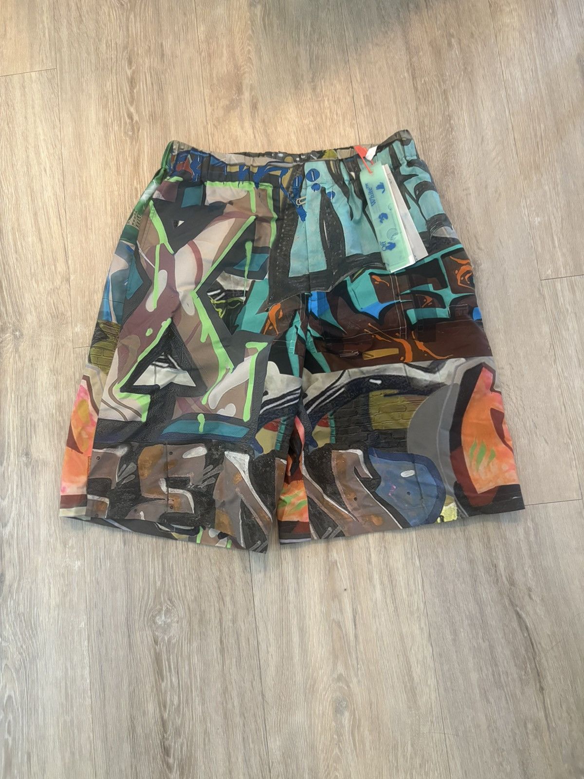 Off-White Off white graffiti shorts Size US 34 / EU 50 - 1 Thumbnail