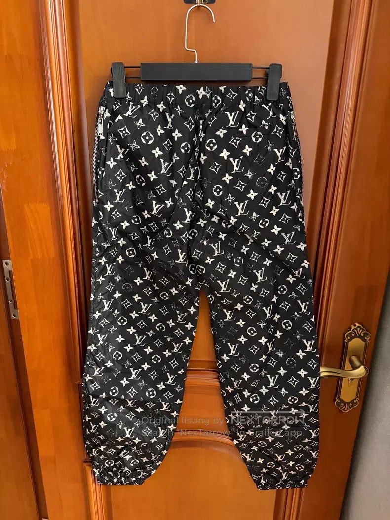 Louis Vuitton Louis Vuitton Black logo presbyopic jogging pants Size US 36 / EU 52 - 2 Thumbnail