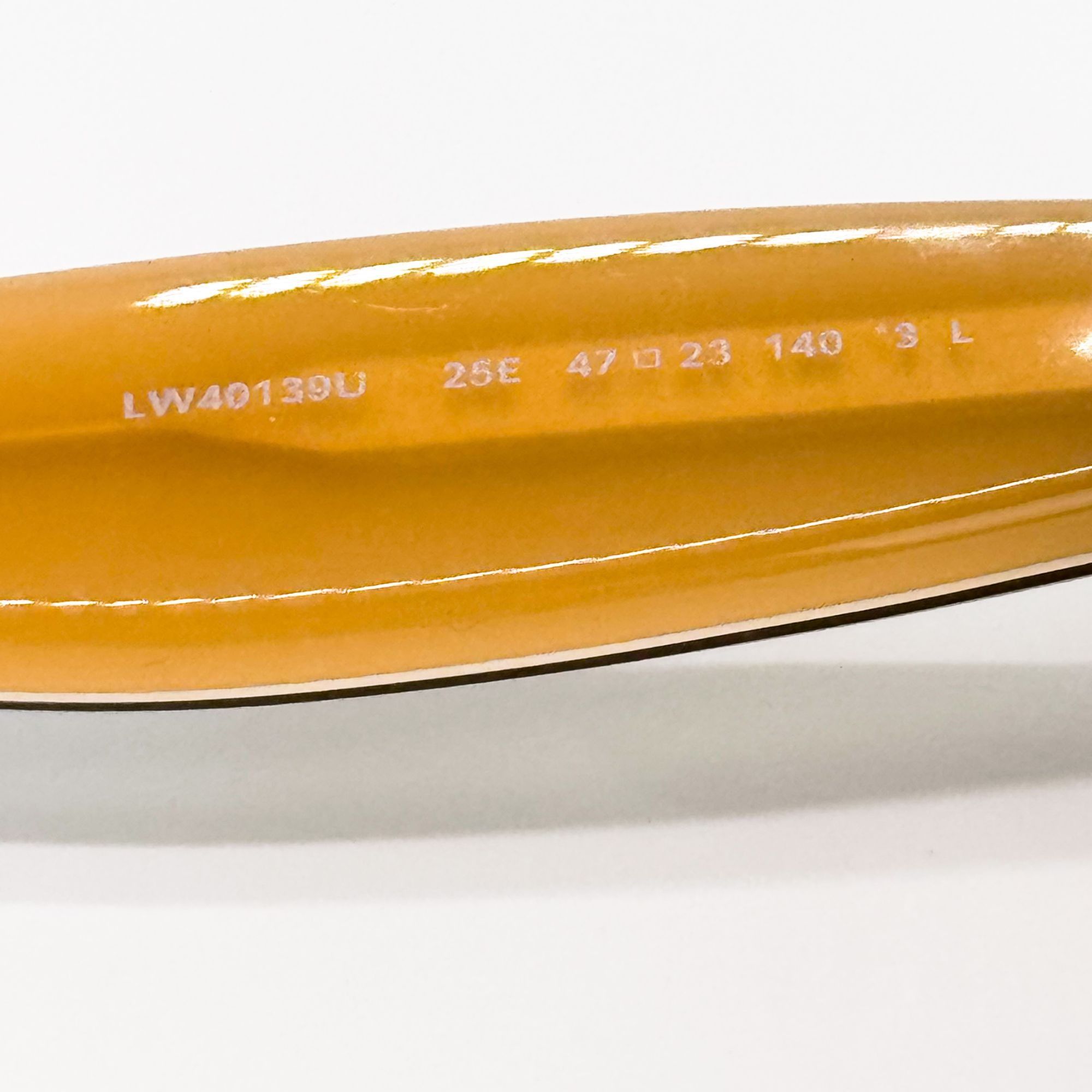 NEW LW40139U 25E, LOEWE SUNGLASSES SQUARE WHITE CREAM EYEWEA