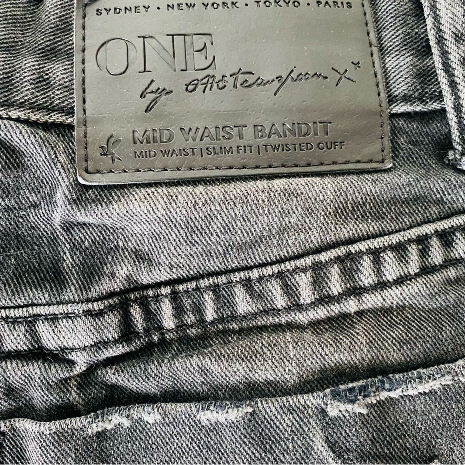 One Teaspoon ONE TEASPOON Mid Rise Bandits Distressed Black Denim Short Size 25" / US 0 / IT 36 - 7 Thumbnail