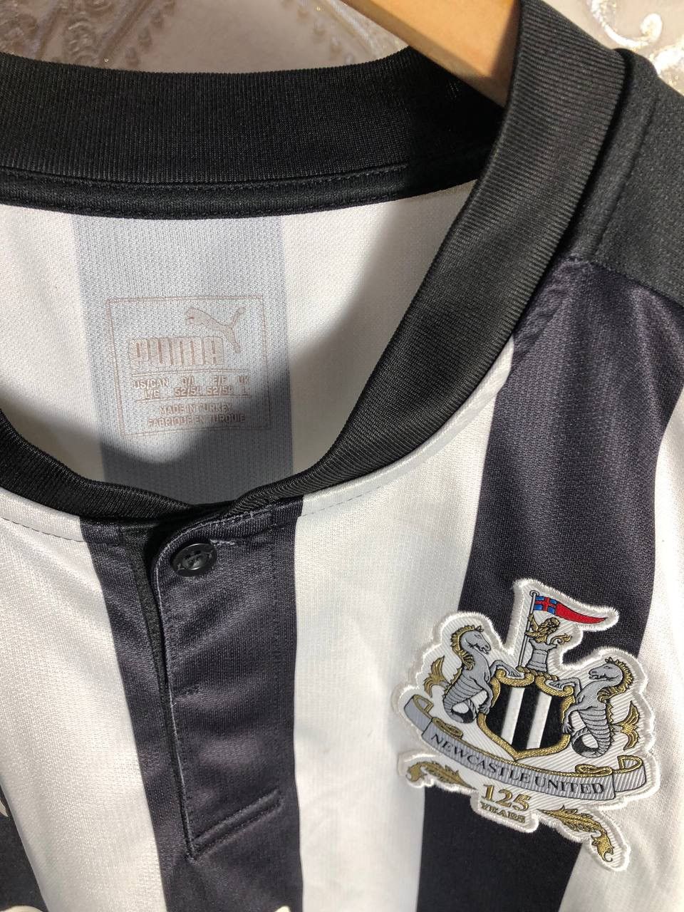 Puma VINTAGE PUMA FC NEW CASTLE UNITED ENGLAND SOCCER JERSEY Y2K Size US L / EU 52-54 / 3 - 5 Thumbnail