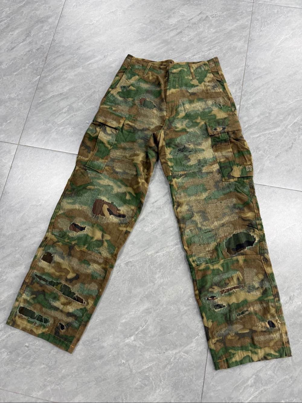 Givenchy Givenchy Camouflage Cargo Pants Size 26 Size US 26 / EU 42 - 1 Thumbnail