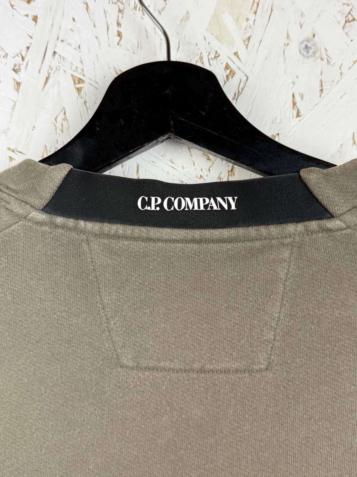 C.P. Company C.P. Company 19FW Arm Lens Sweatshirt In Khaki Size XL Size US XL / EU 56 / 4 - 6 Thumbnail