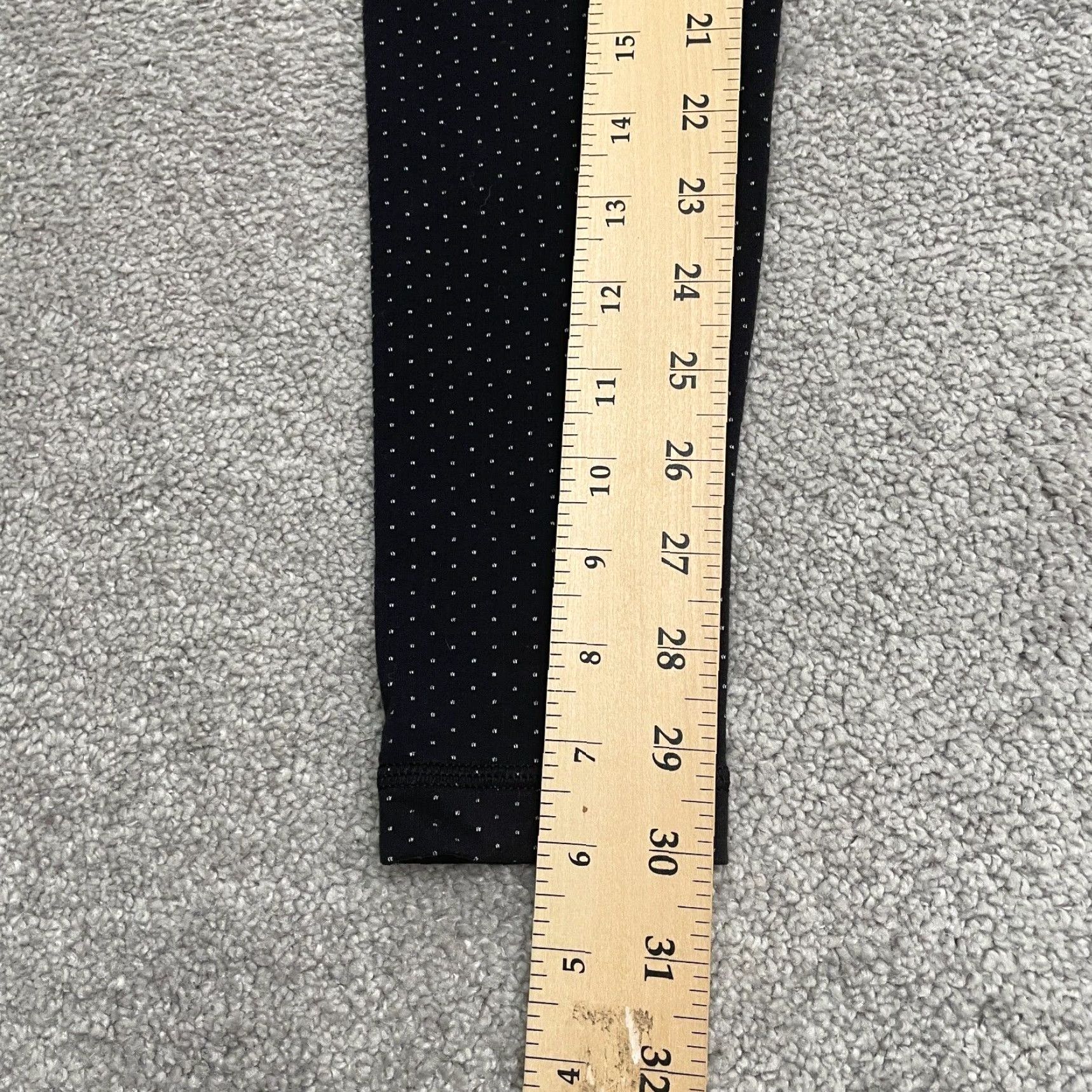 Lululemon Lululemon Compression Leggings Womens 4 Black Polka Dot Active Yoga Gym 24x30 Size 27" / US 4 / IT 40 - 6 Thumbnail