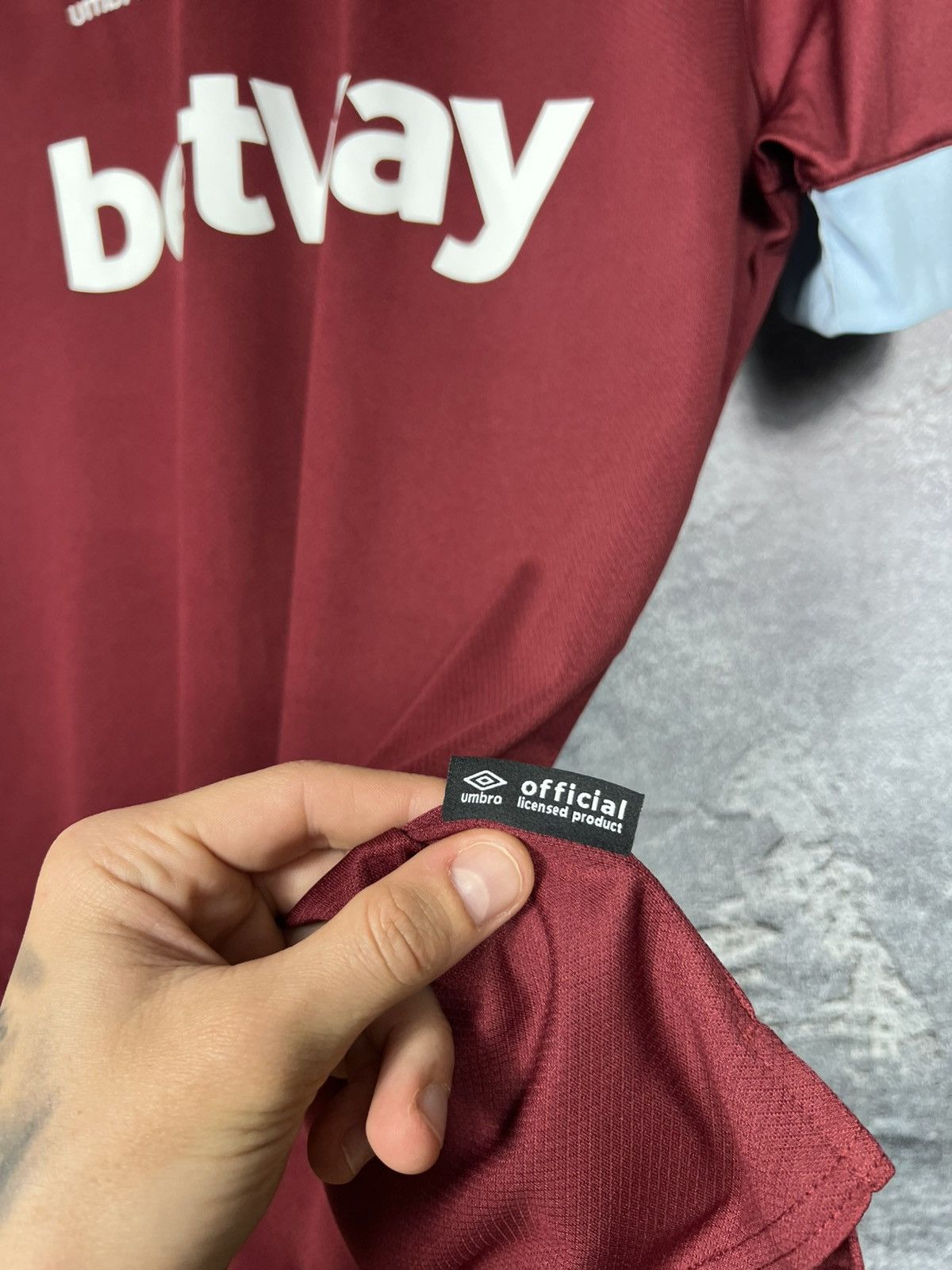 Umbro Umbro West Ham United 2022/23 Hone Jersey T-shirt Size Xl Size US XL / EU 56 / 4 - 6 Thumbnail