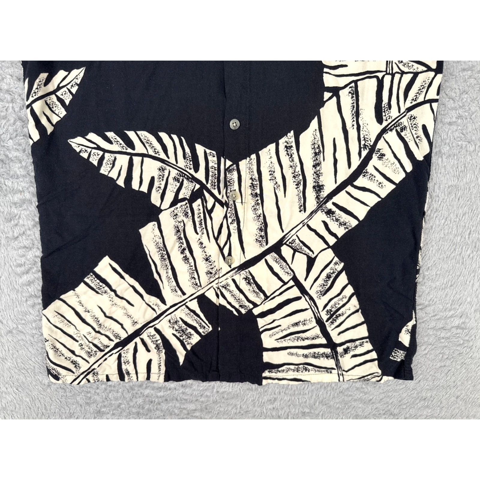 Vintage Hawaiian Shirt Men Small Black Ivory Floral Palm Leaf Cotton Button Up READ Size US S / EU 44-46 / 1 - 5 Thumbnail