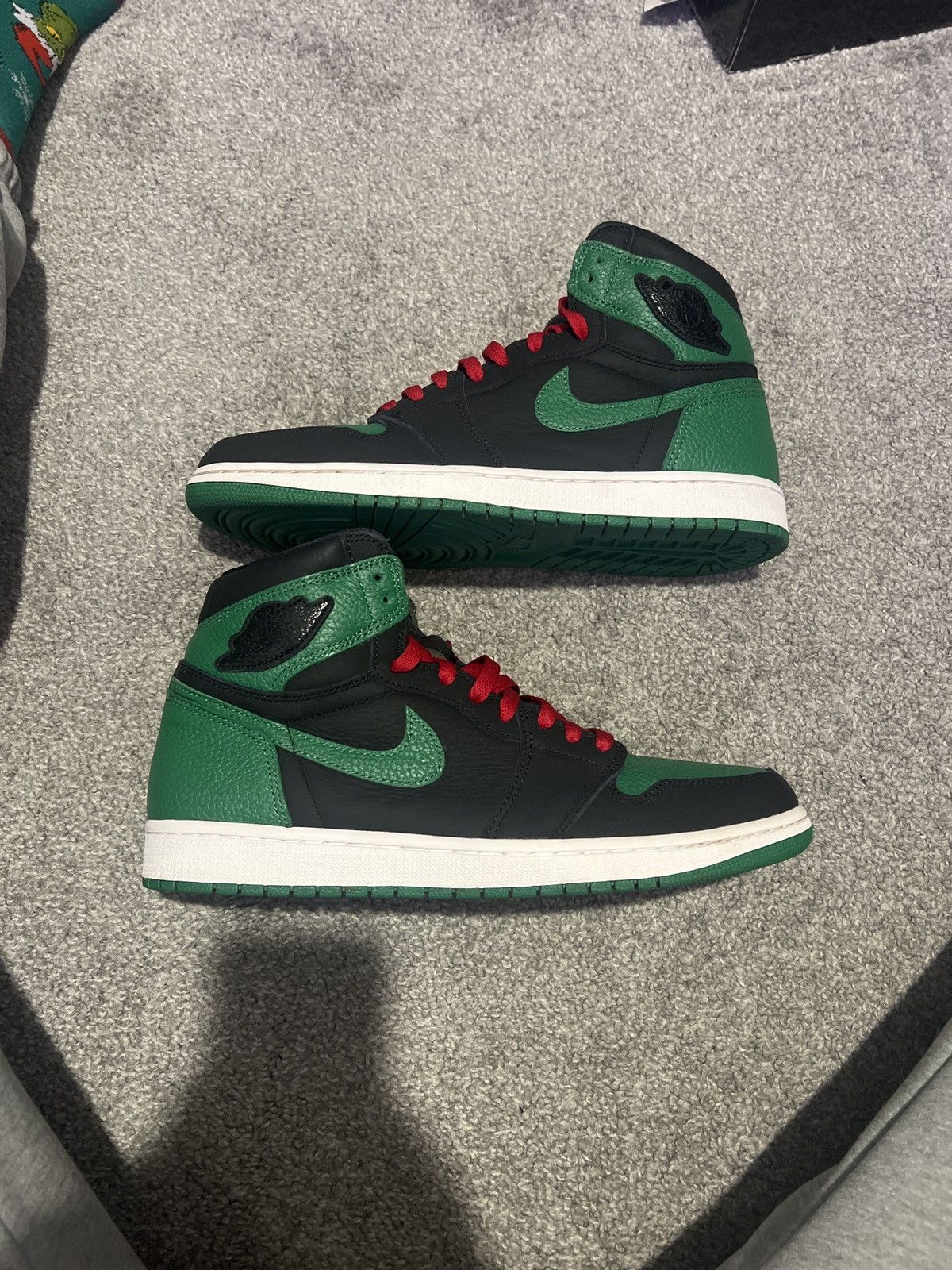 Jordan Brand Air Jordan Retro 1 Pine Green Size US 11.5 / EU 44-45 - 5 Thumbnail