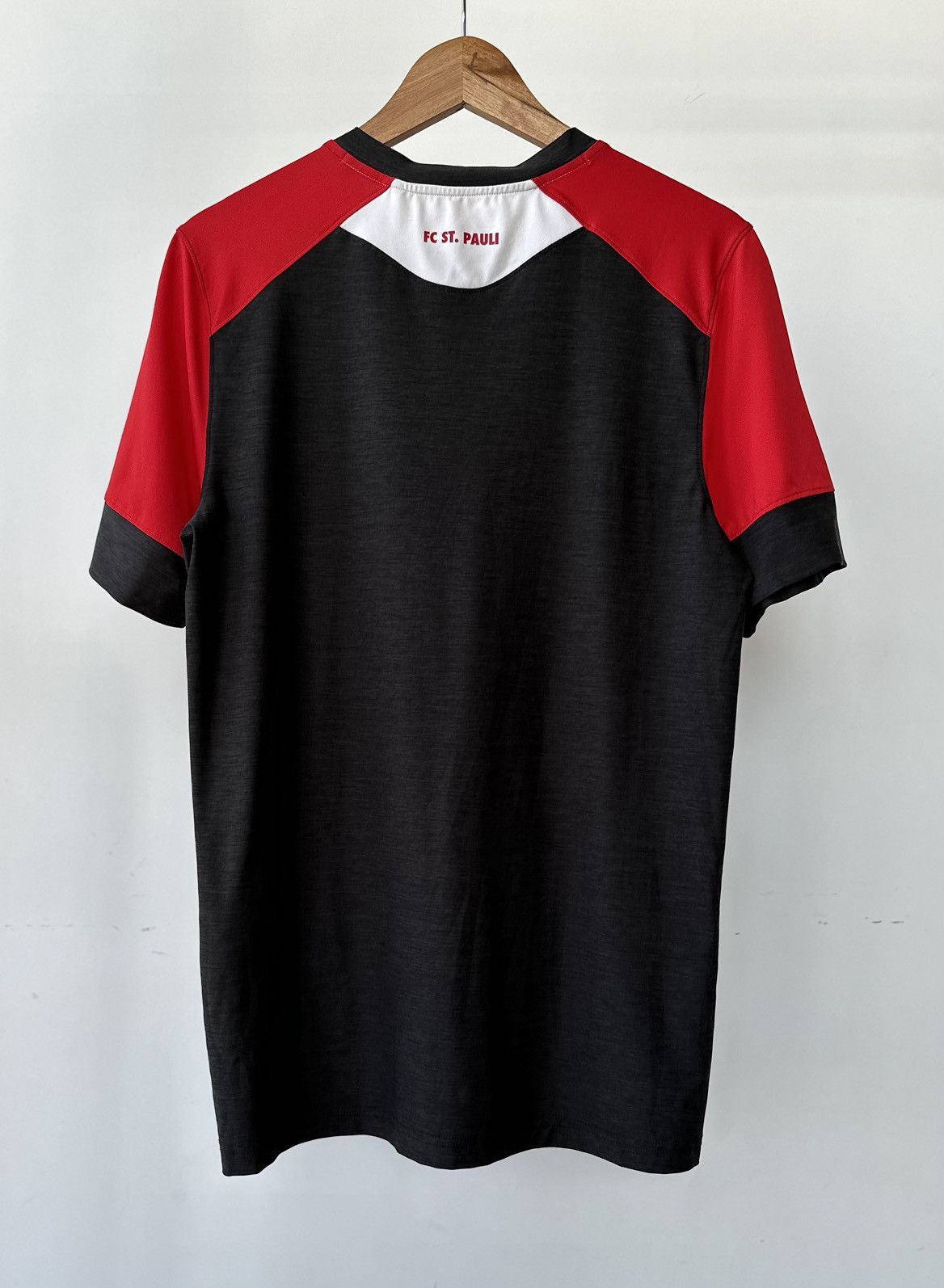 Under Armour St Pauli Germany Under Armour Training Shirt Men's Size S Size US S / EU 44-46 / 1 - 2 Thumbnail