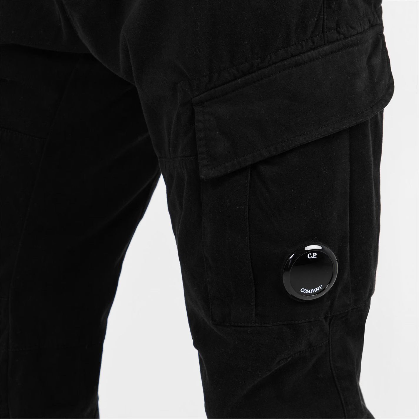 C.P. Company o1g2r1mq0426 Lens Cargo Trousers in Black Size US 36 / EU 52 - 5 Thumbnail